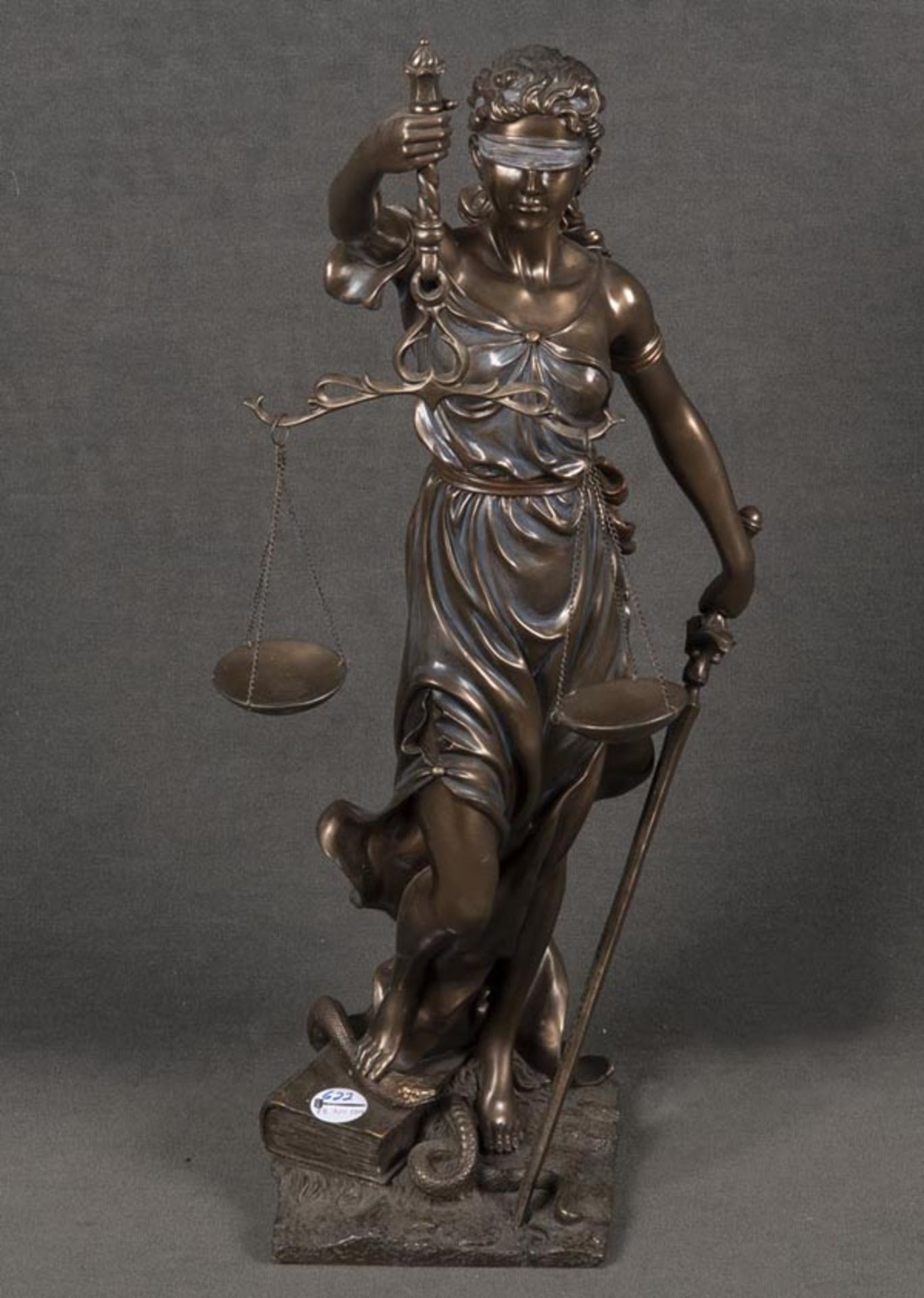 Justitia. Kunstmasse, bez. Veronese, H=71,5 cm.