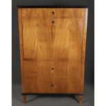 Biedermeier-Standsekretär. Deutsch 19. Jh. Kirschbaum furniert, teilw. massiv und ebonisiert, H=