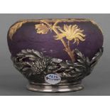 Jugendstil-Vase. Frankreich, Victor Saglier um 1900. Farbiges Glas, geschnitten und geätzt, monogr.,