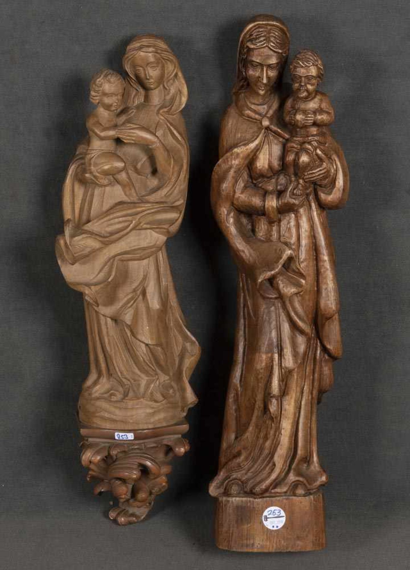 Zwei Muttergottesfiguren. Deutsch 20. Jh. Lindenholz, geschnitzt, H=67 / 72 cm.- - -25.00 % buyer'