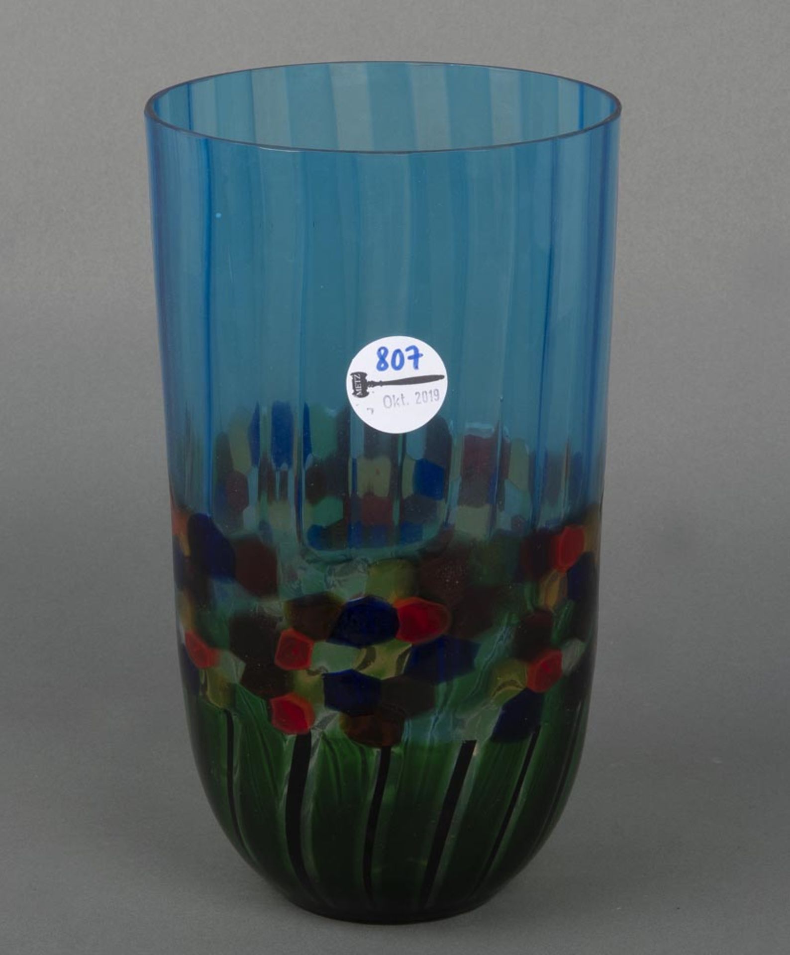 Vase. Murano 20. Jh. Farbloses Glas, teilw. blau bzw. bunt überfangen, mit eingeschmolzenen