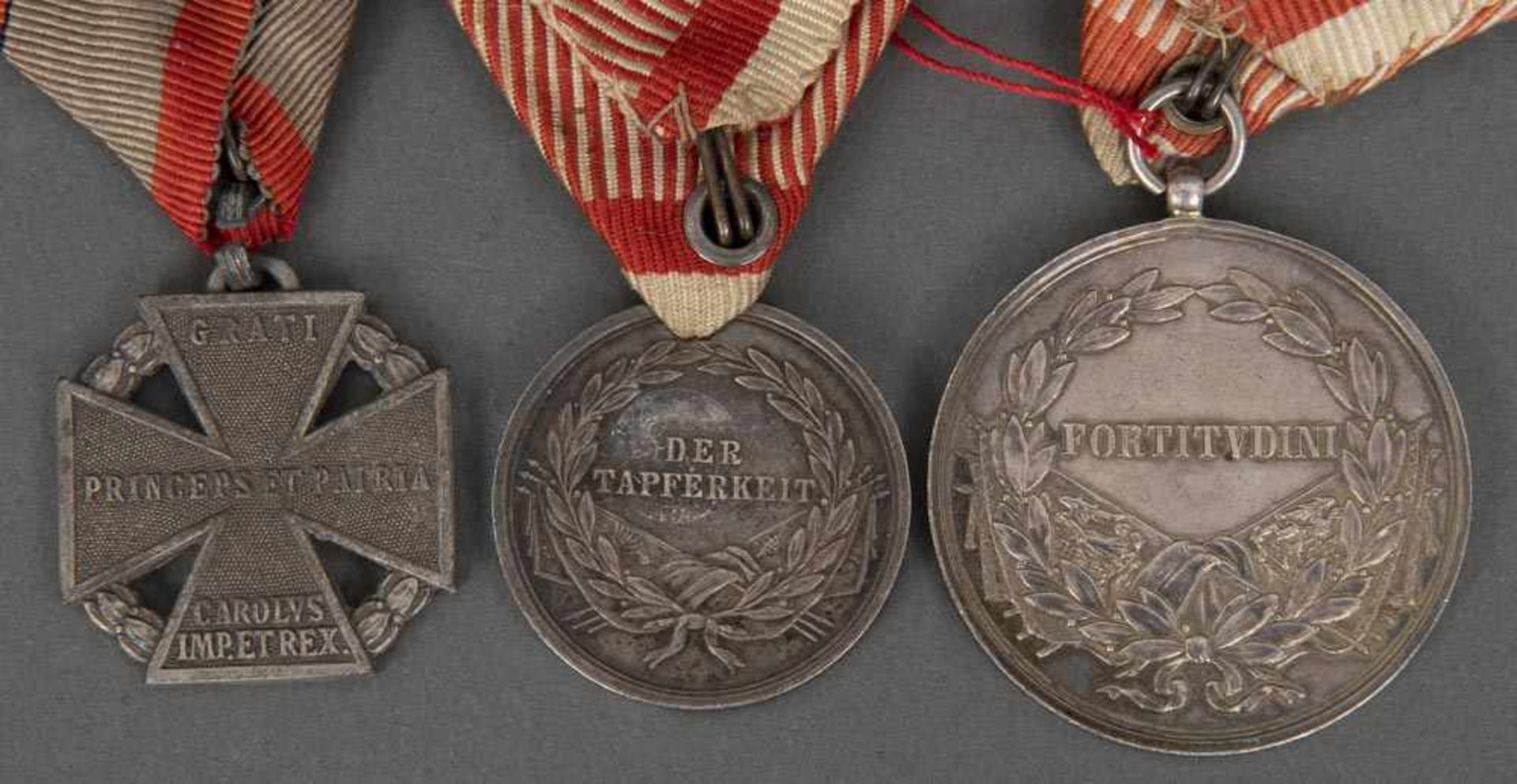 Drei Auszeichnungen Österreich-Ungarn I. WK: Tapferkeitsmedaille in Silber, I. und II. Klasse - Bild 2 aus 2