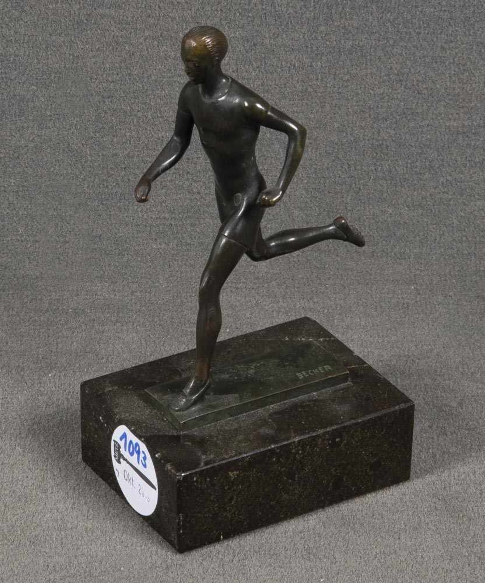 Ernest Becker (1883-1978) zugeschrieben. Jogger. Bronze, sign., auf Marmorsockel, H=16,2 cm.- - -