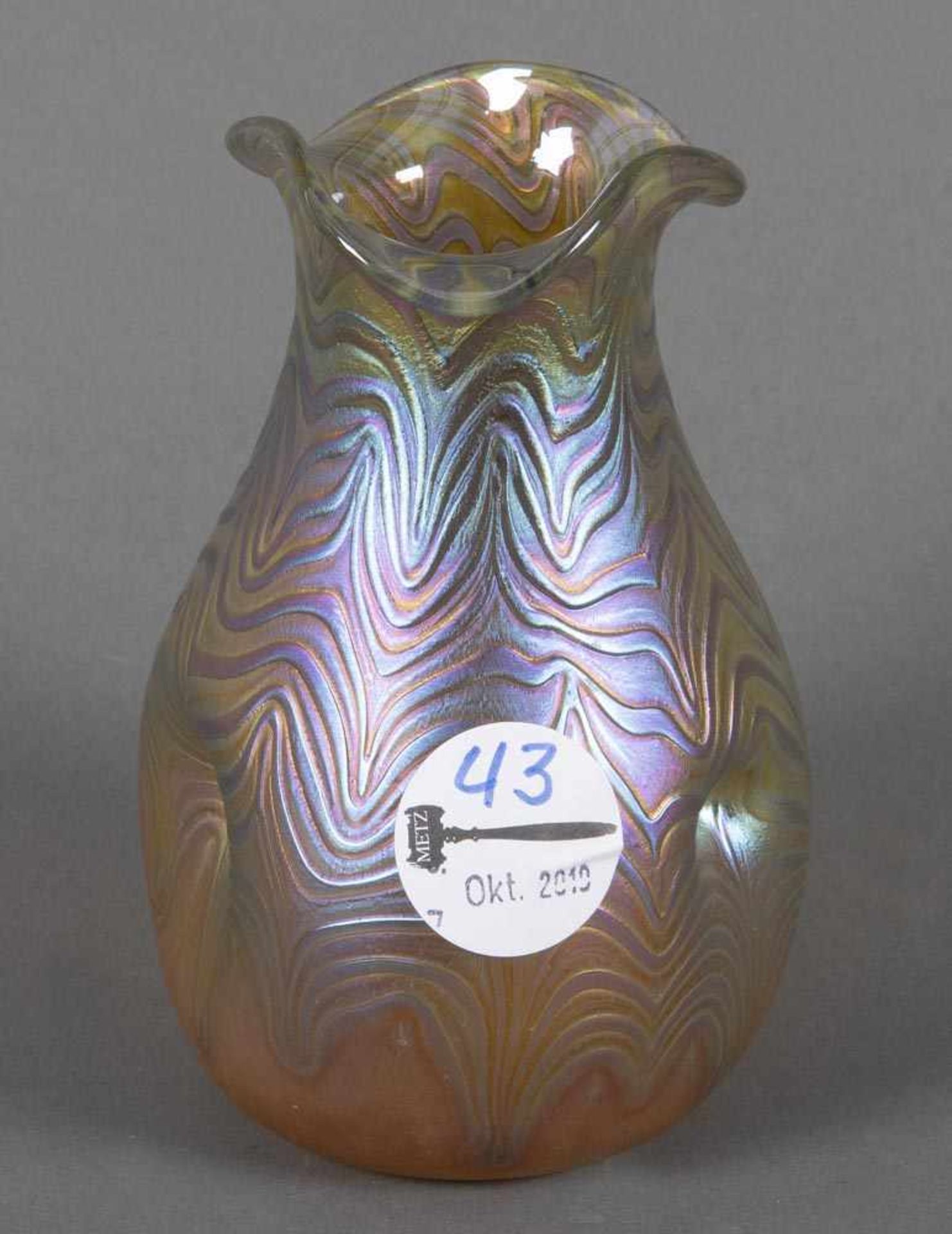 Jugendstil-Vase. Wohl Bernhard Müller (1879-1941). Farbloses Glas, mit lüstrierendem gekämmtem