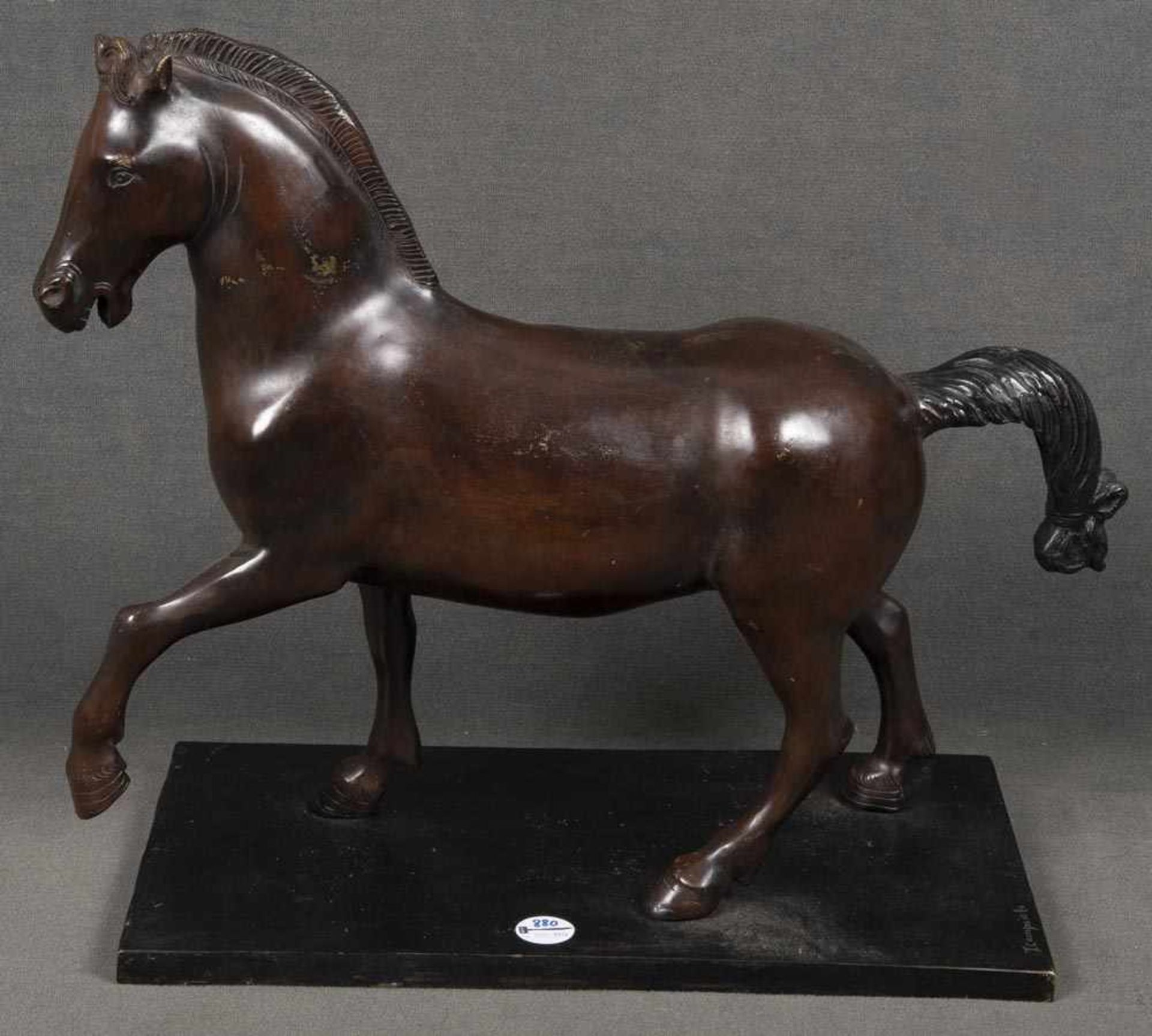 Tommaso Campajola (Bildhauer des 19./20. Jhs.). Trabendes Pferd. Bronze, sign., H=43,5 cm, L=57