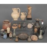 Konvolut diverse Artefakte aus Glas, Terrakotta und Gips, H=6,5 bis 21 cm.- - -25.00 % buyer's