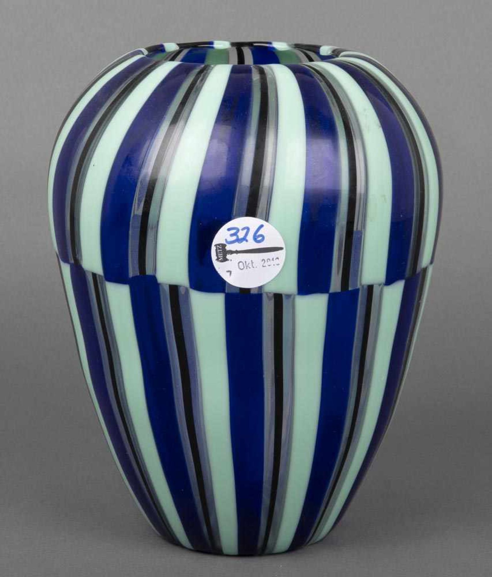Vase. Murano 20. Jh. Farbloses Glas, mit eingeschmolzenen türkisfarbenen, blauen und schwarzen