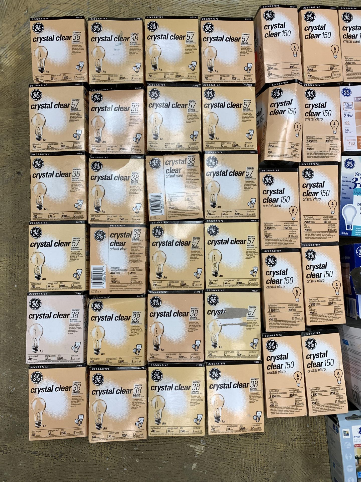 LOT OF 100 LIGHT BULBS, ASSORTED, AS SHOWN IN THE PHOTOS, ALL IN PACKAGING AND NEW - Bild 2 aus 3