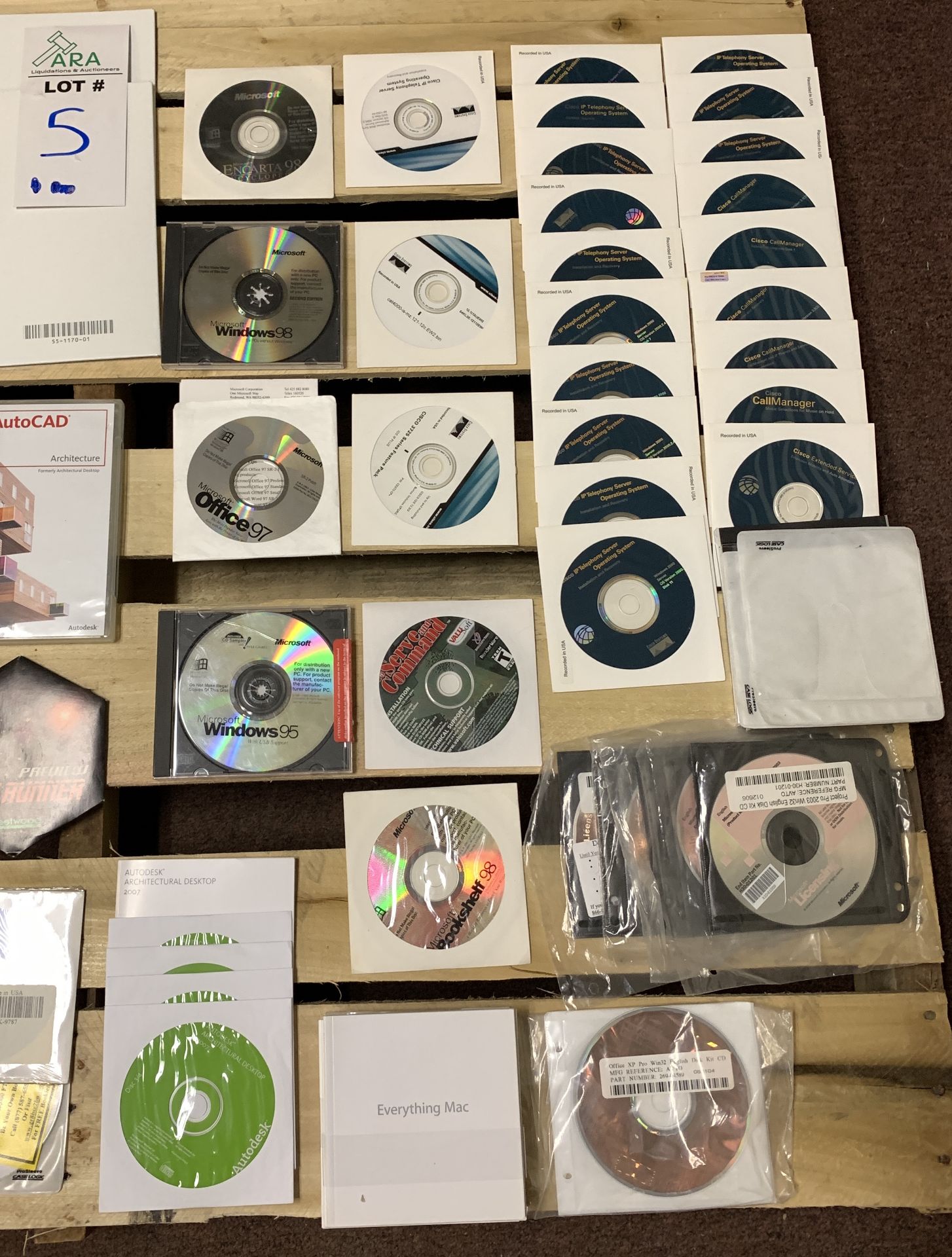 LOT OF SOFTWARE CDS INCLUDING AUTOCAD AND MANY OTHERS - Bild 4 aus 4