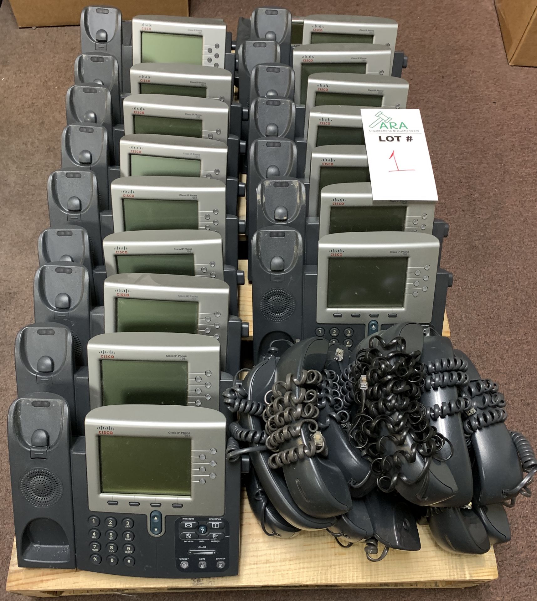 18 CISCO PHONE SYSTEMS - MODEL 7961 - INCLUDING HANDSETS - Bild 2 aus 4