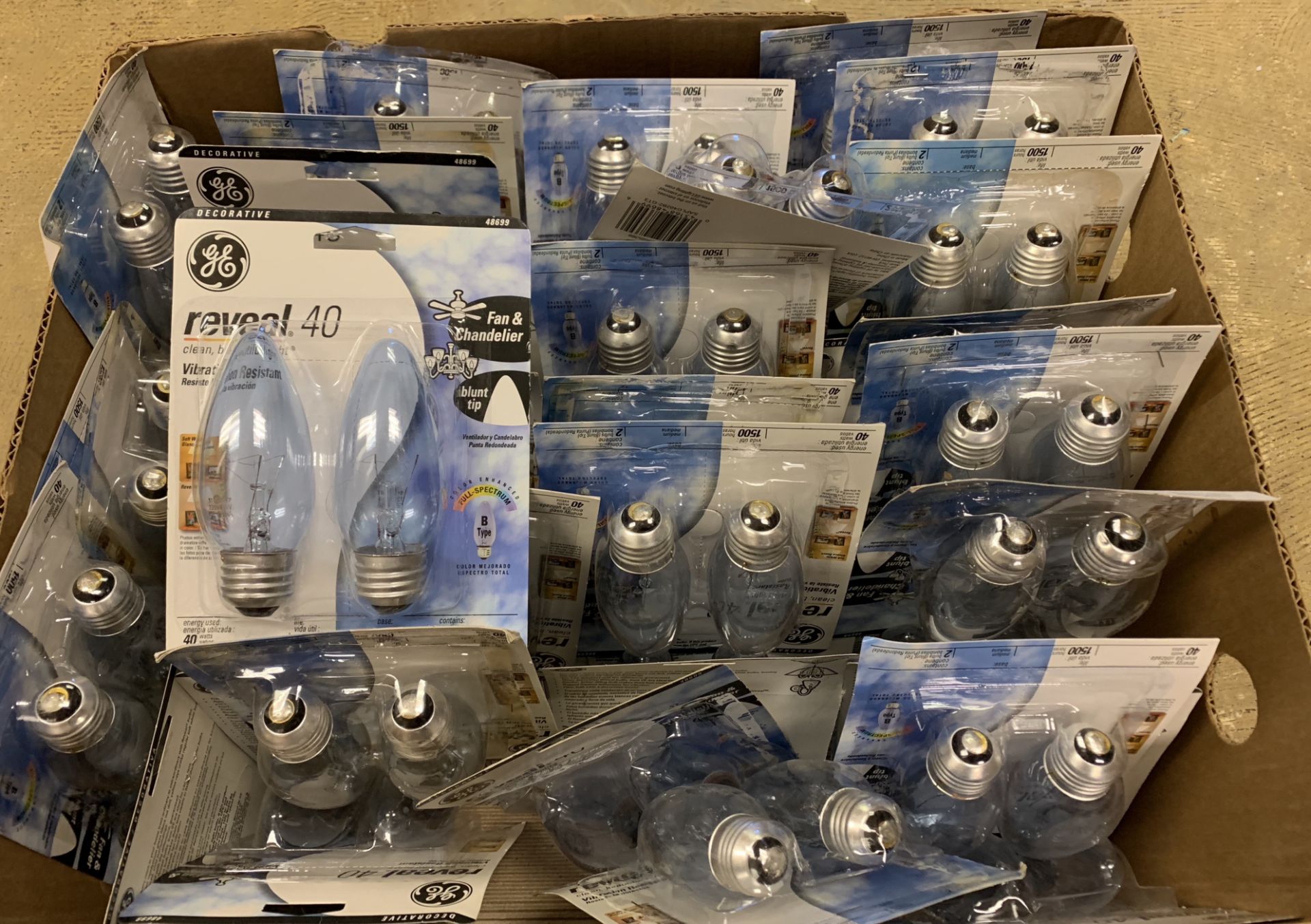 CASE OF 50+ PACKS OF LIGHT BULBS - Bild 2 aus 2