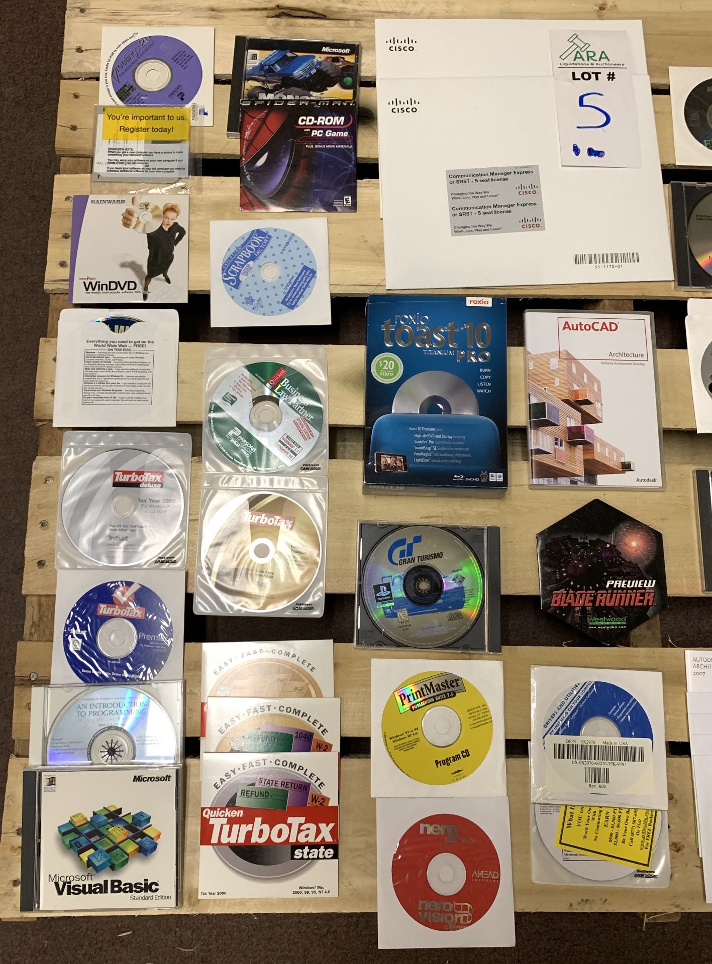 LOT OF SOFTWARE CDS INCLUDING AUTOCAD AND MANY OTHERS - Image 3 of 4