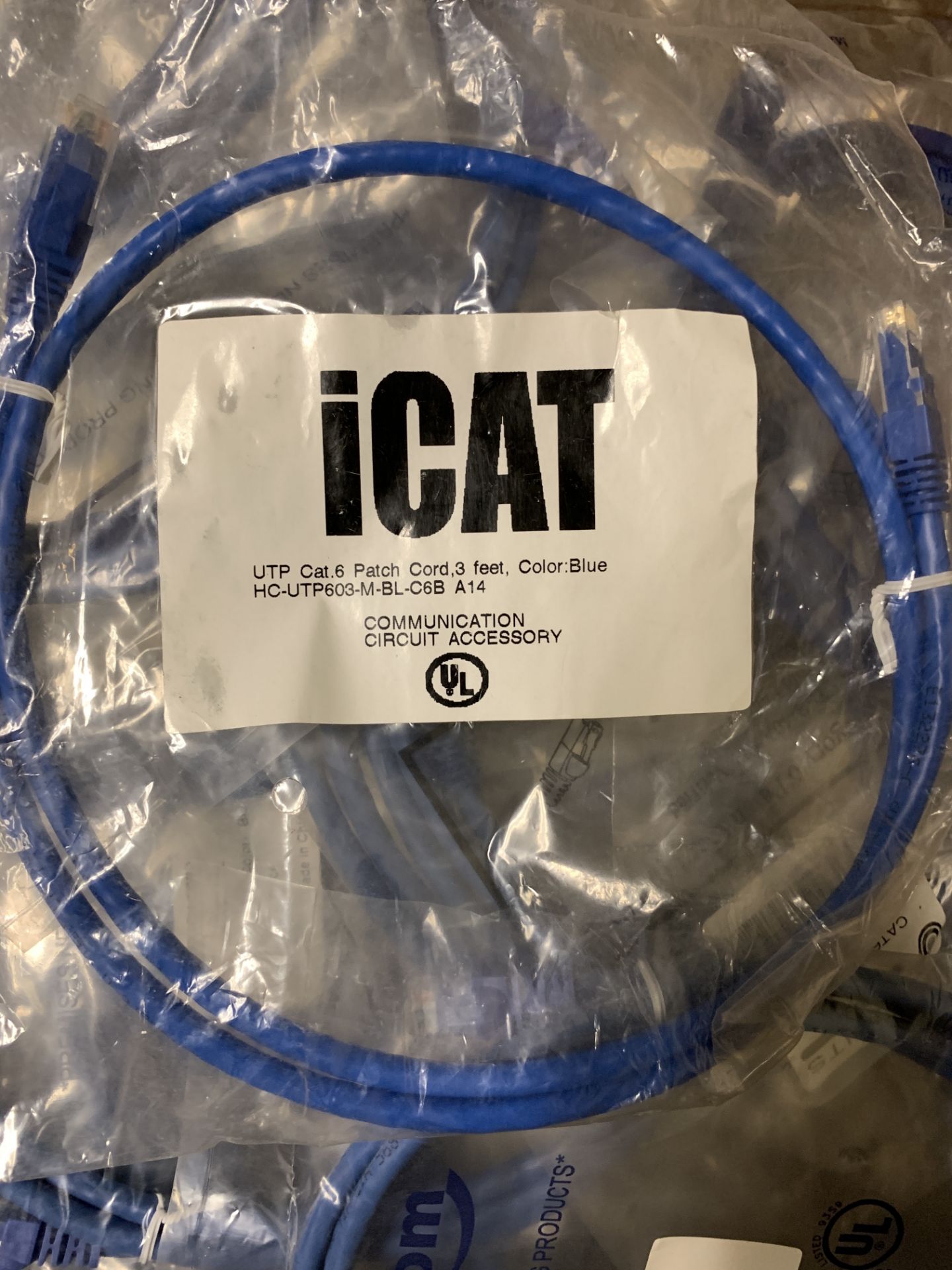 BOX OF 100 CAT 6 CABLES INCLUDING 7 FT AND 3 FT VARIATIONS - Image 4 of 4