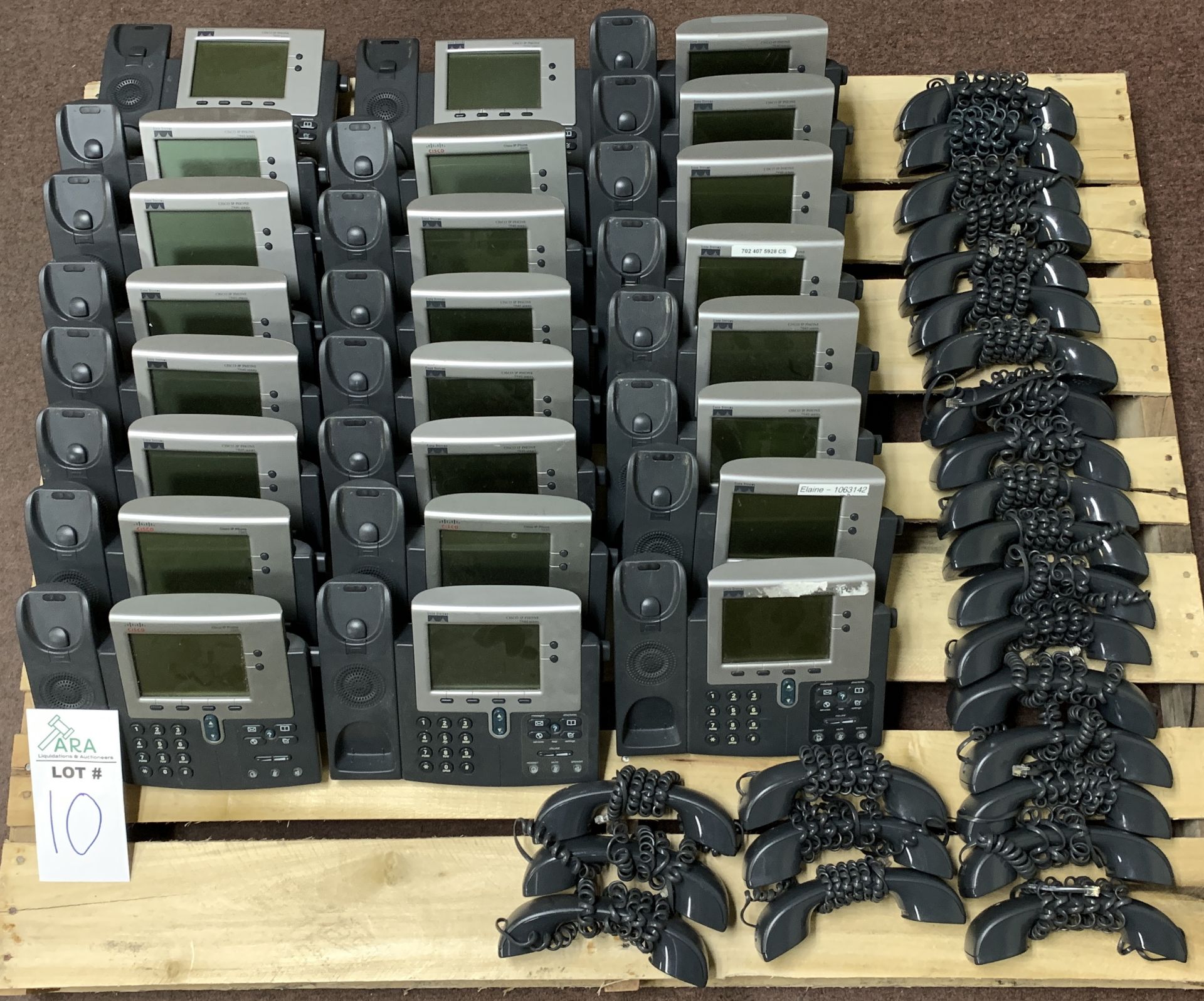 24 CISCO PHONE SYSTEMS - MODEL 7940 - INCLUDING HANDSETS