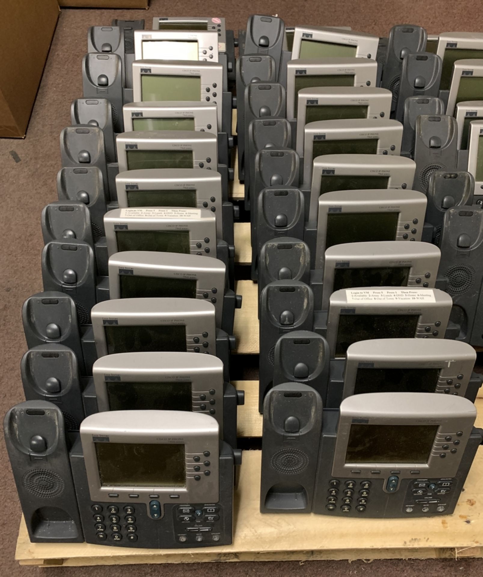 24 CISCO PHONE SYSTEMS - MODEL 7960 - INCLUDING HANDSETS ALL ITEMS ARE SOLD AS IS UNTESTED BUT - Bild 3 aus 4