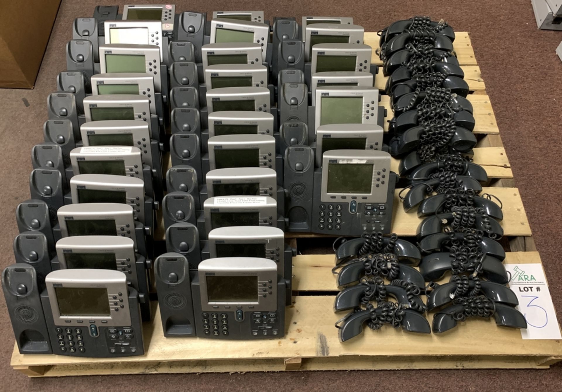 24 CISCO PHONE SYSTEMS - MODEL 7960 - INCLUDING HANDSETS ALL ITEMS ARE SOLD AS IS UNTESTED BUT - Bild 2 aus 4