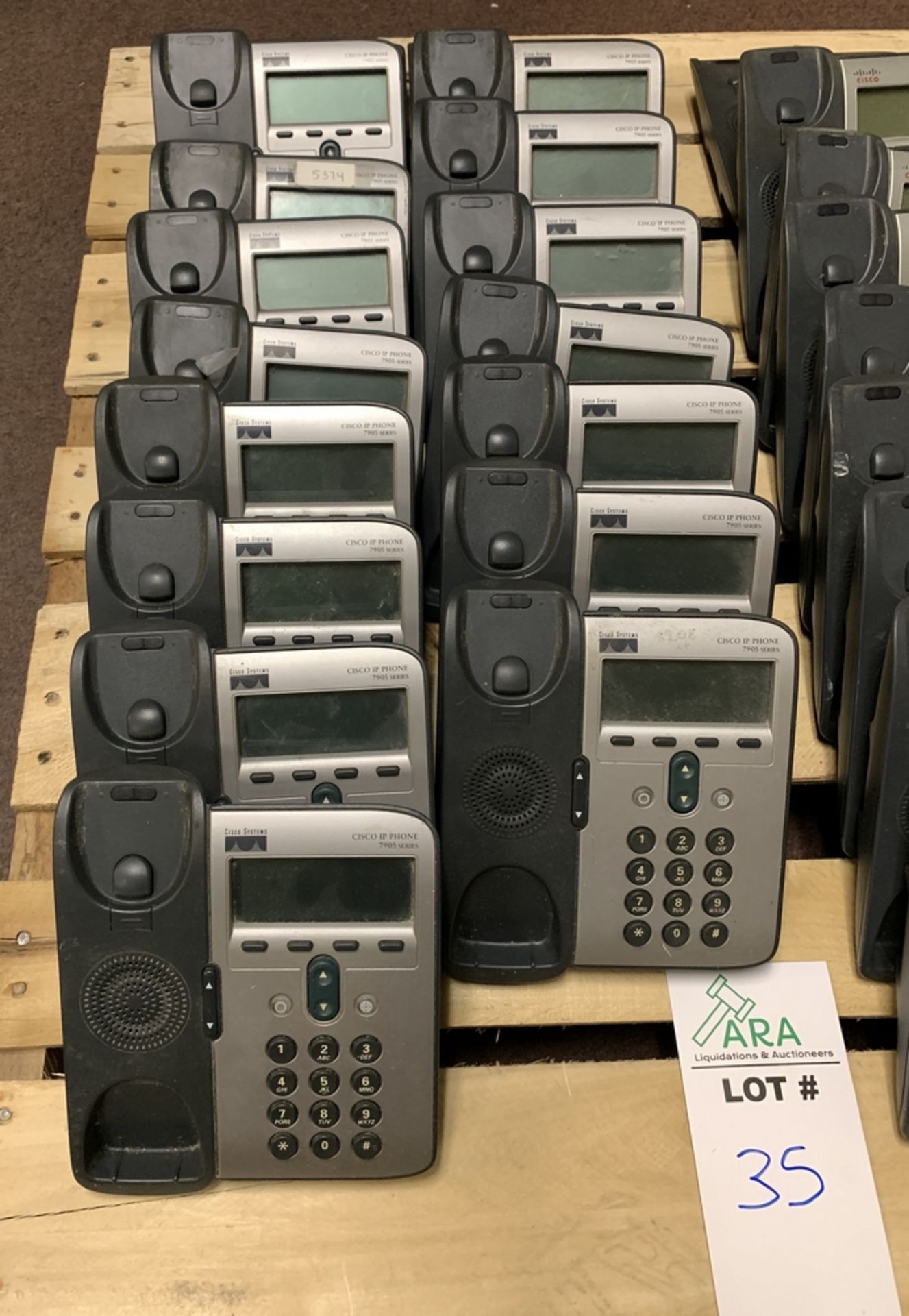 26 CISCO PHONE SYSTEMS - 17 MODEL 7905 & 9 MODEL 7906 - MOST INCLUDE HANDSETS ALL ITEMS ARE SOLD - Bild 3 aus 5