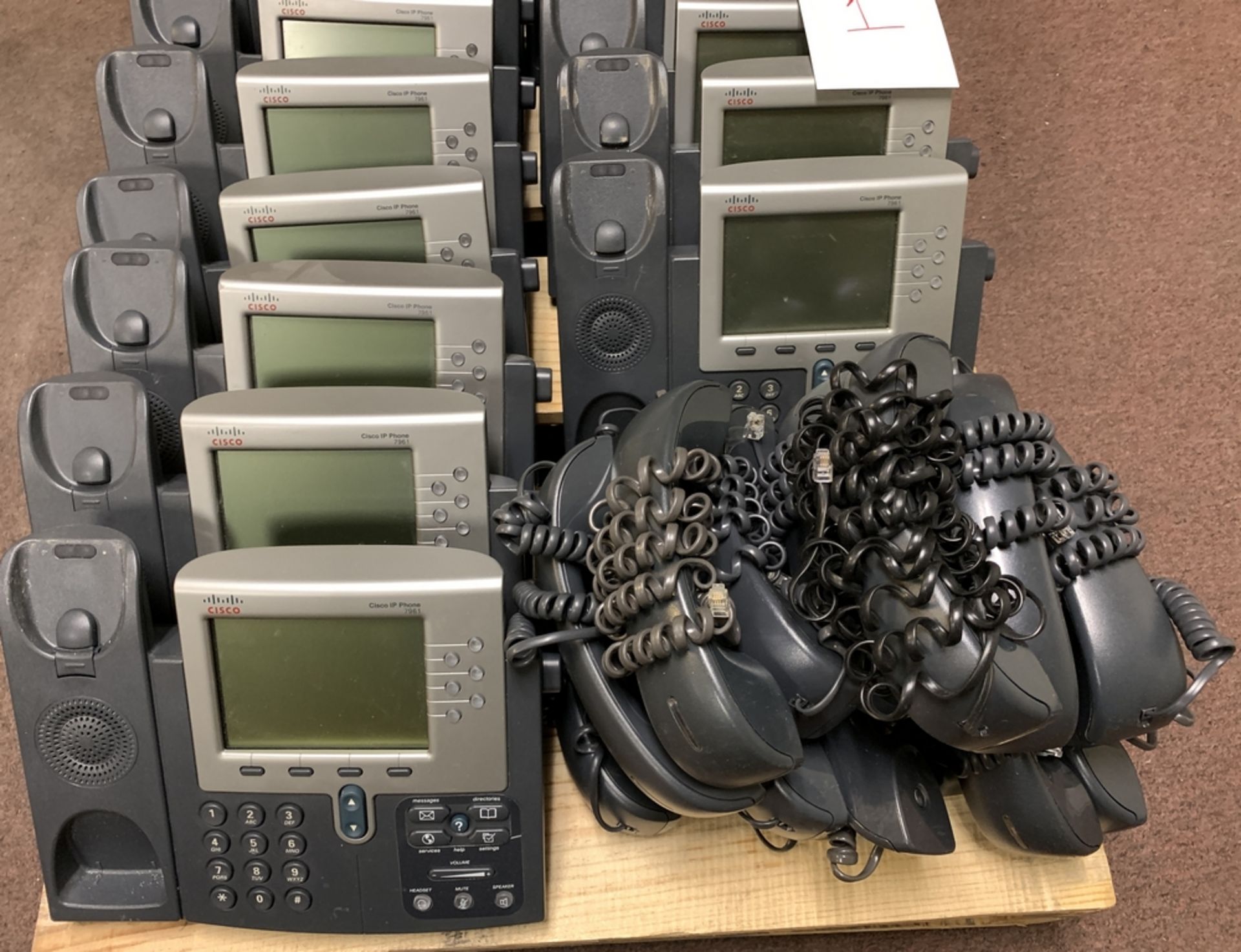 18 CISCO PHONE SYSTEMS - MODEL 7961 - INCLUDING HANDSETS ALL ITEMS ARE SOLD AS IS UNTESTED BUT - Bild 3 aus 4