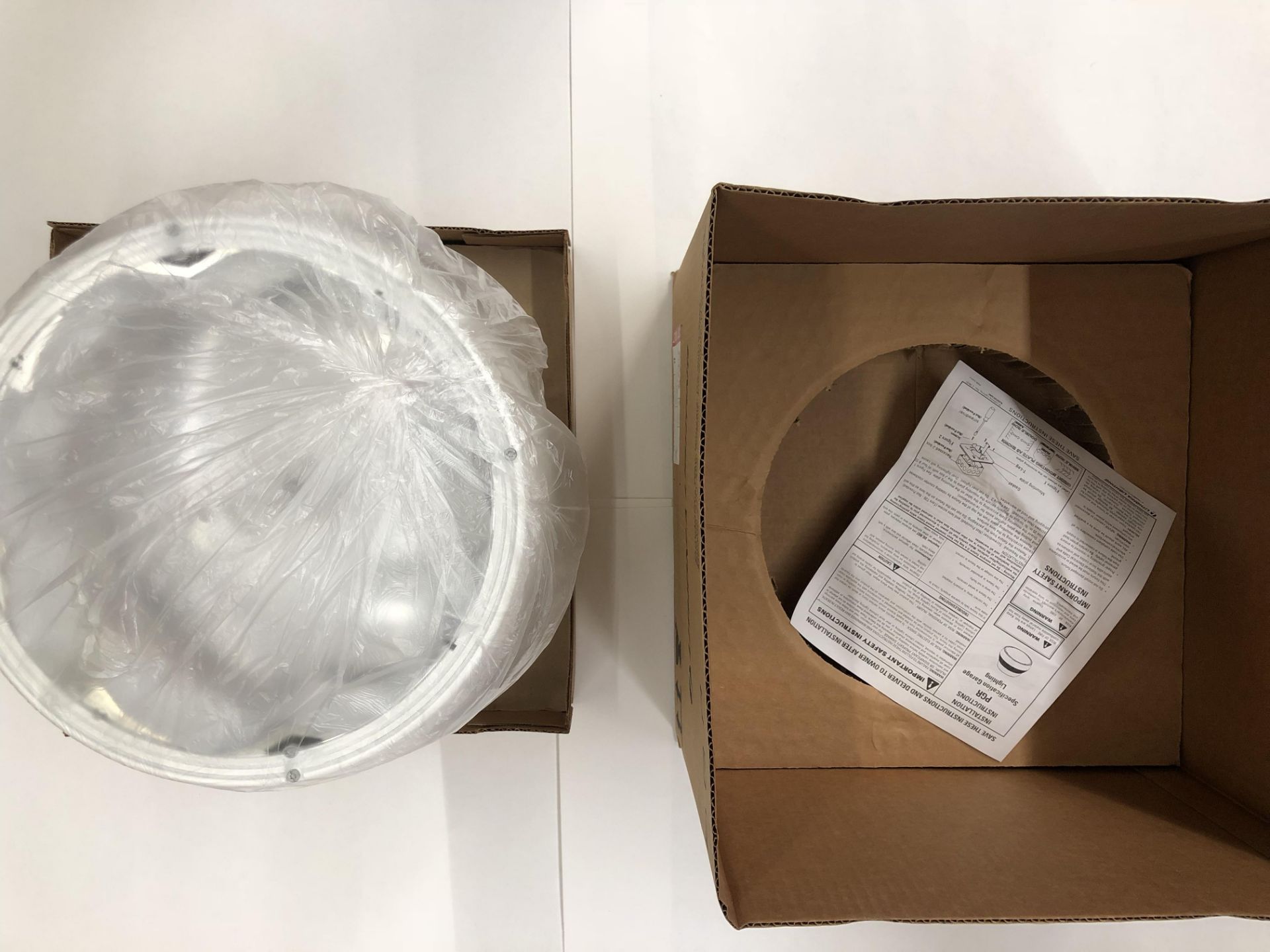 LOT OF 100-LITHONIA PGR SURFACE-MOUNT ROUND HID CFL OUTDOOR LIGHT-MODEL AE-EMERG BACKUP-RETAIL $14k+ - Image 3 of 4