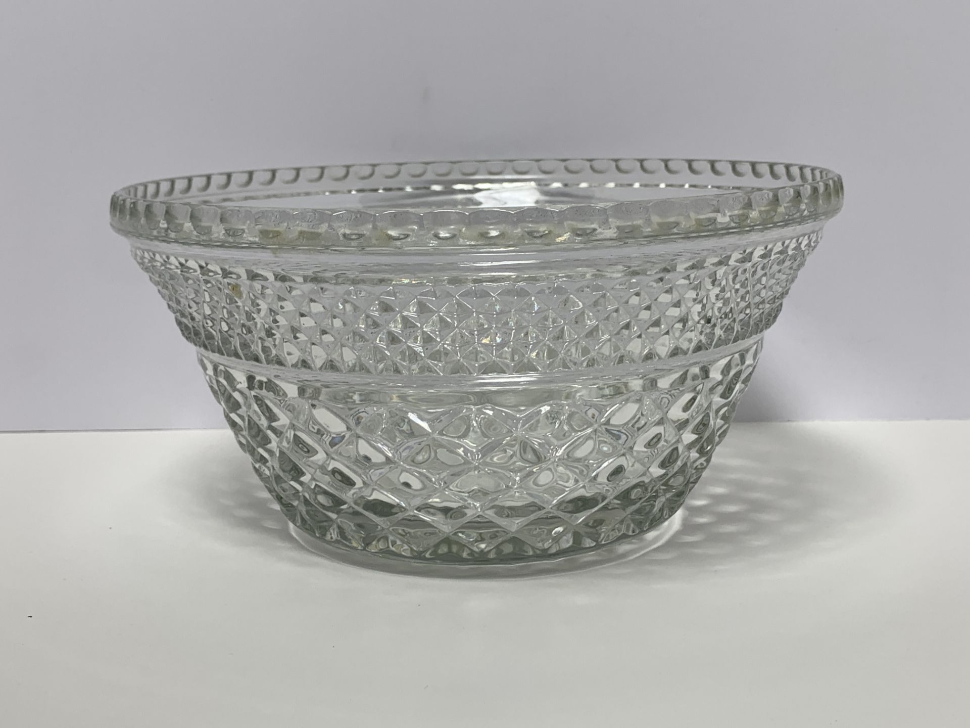 SET OF 5 ANTIQUE CRYSTAL BOWLS WITH DIAMOND CUT DETAILS - Image 3 of 8