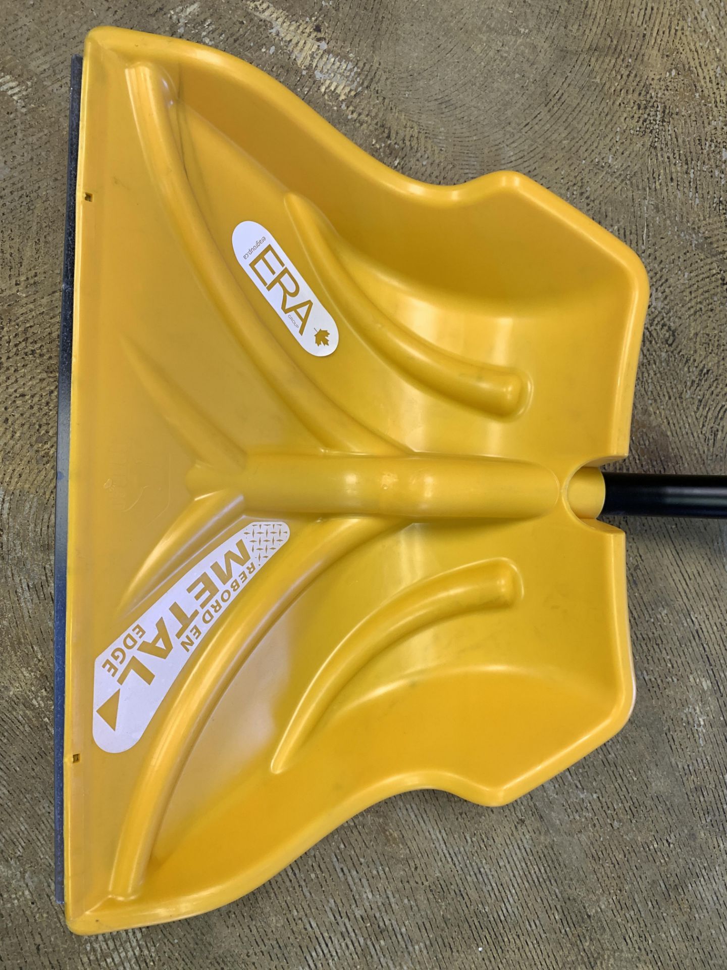 SNOW SHOVEL 51" X 19.5" WIDE, ERA GROUP, METAL EDGE, NEW, MADE IN CANADA - Image 3 of 7