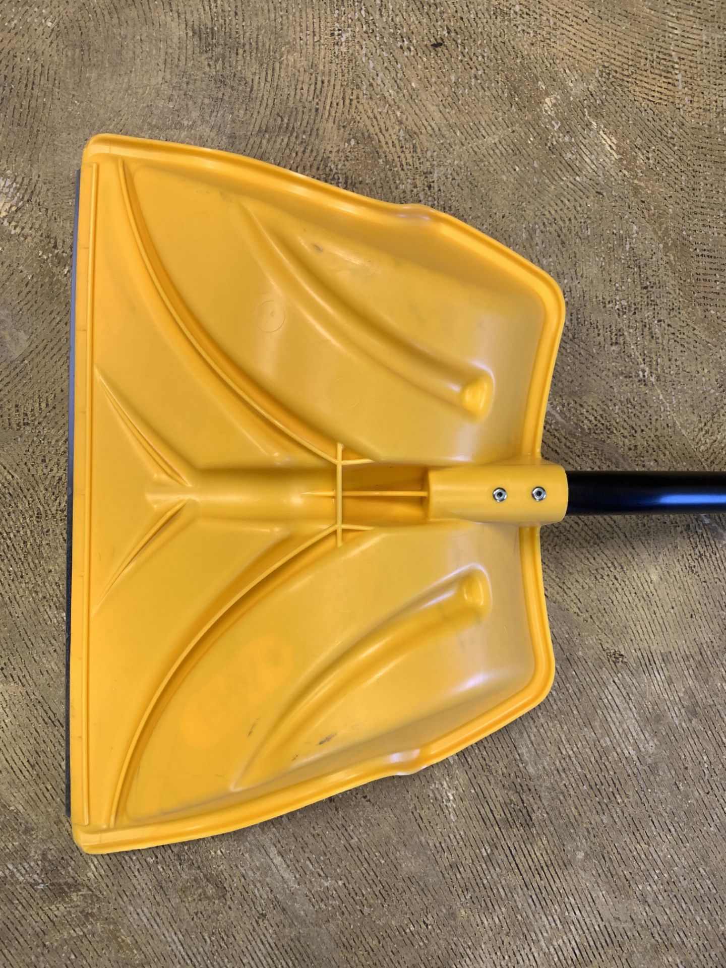 SNOW SHOVEL 51" X 19.5" WIDE, ERA GROUP, METAL EDGE, NEW, MADE IN CANADA - Image 6 of 7