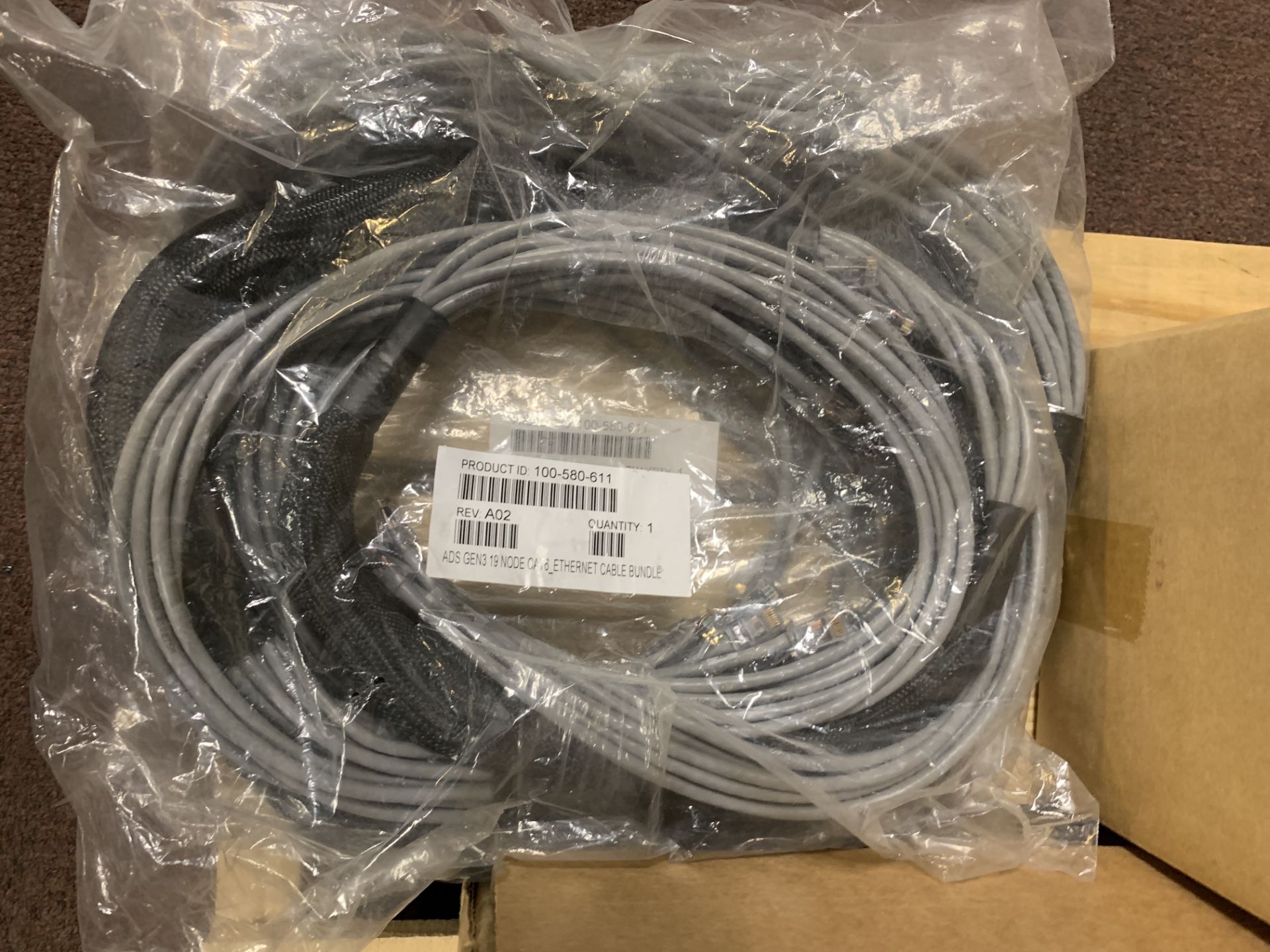 LOT OF MISC LENGTH CAT 5 NETWORK CABLES. ALL ITEMS ARE SOLD AS IS UNTESTED BUT CAME FROM A WORKING - Image 5 of 5