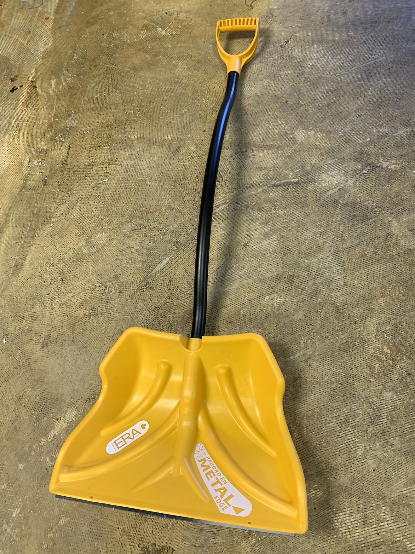 SNOW SHOVEL 51" X 19.5" WIDE, ERA GROUP, METAL EDGE, NEW, MADE IN CANADA - Image 2 of 7