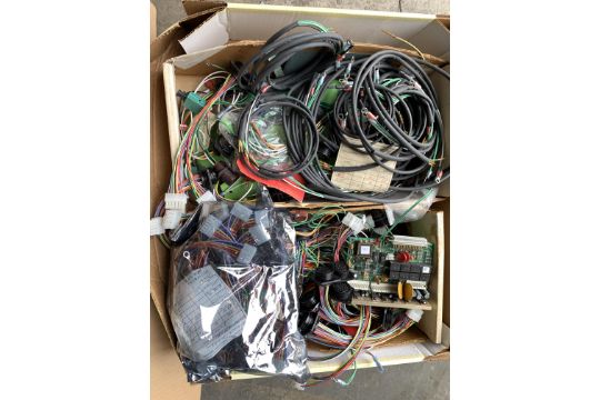 Mixed lot of electrical wiring and components, and Gerrard Corebinder Strap Roll - Image 6 of 6