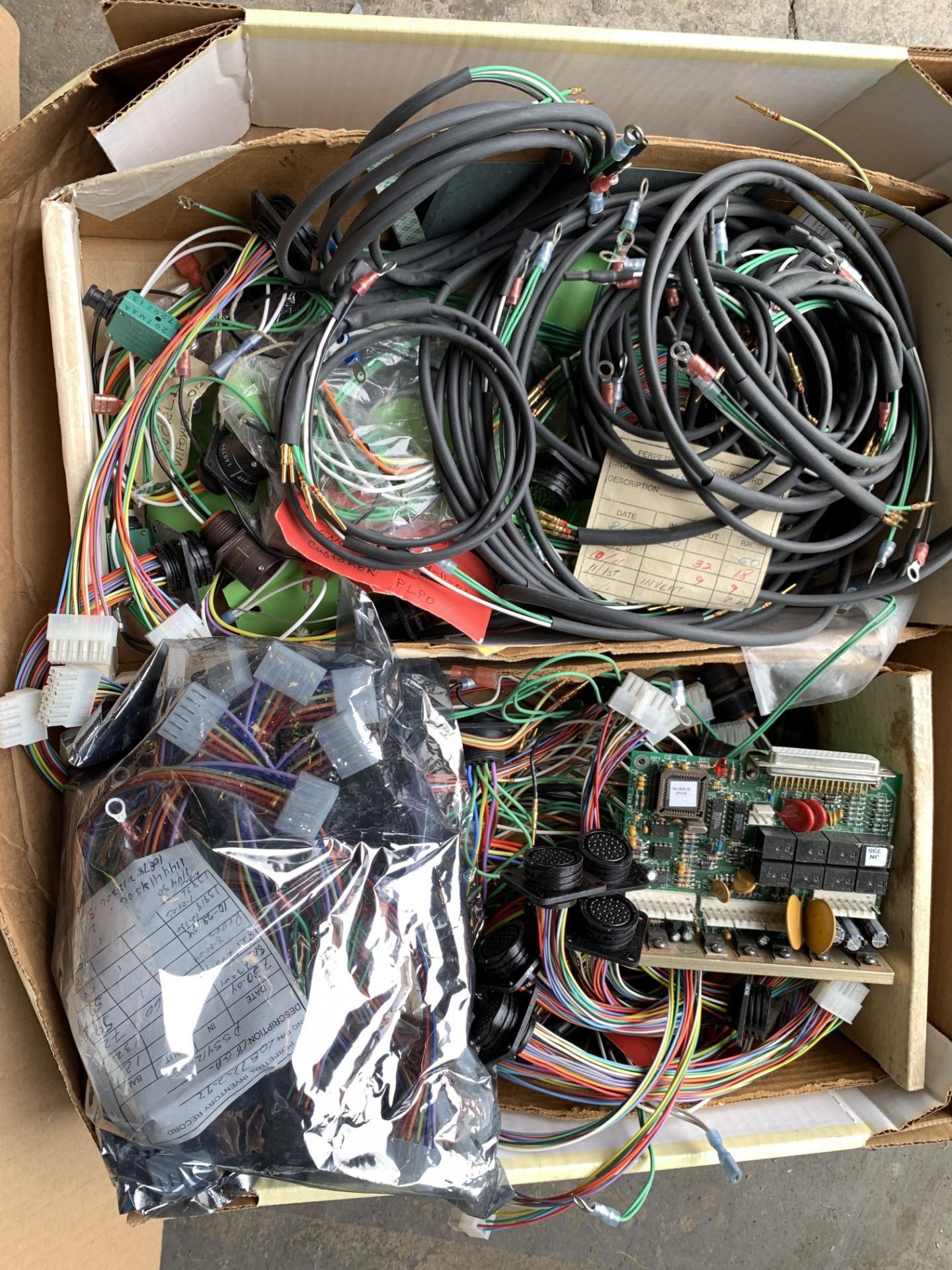 Mixed lot of electrical wiring and components, and Gerrard Corebinder Strap Roll - Image 6 of 6