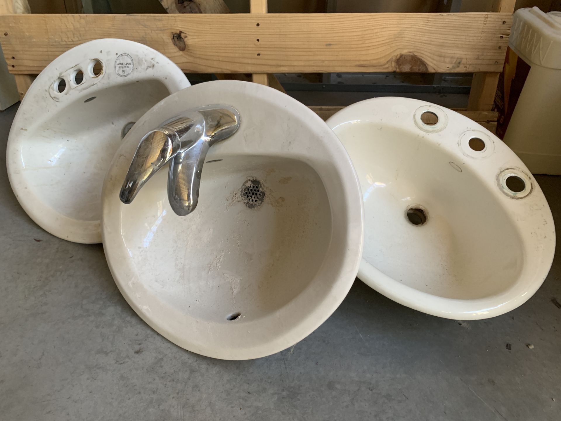 3x White Sinks - Image 3 of 3