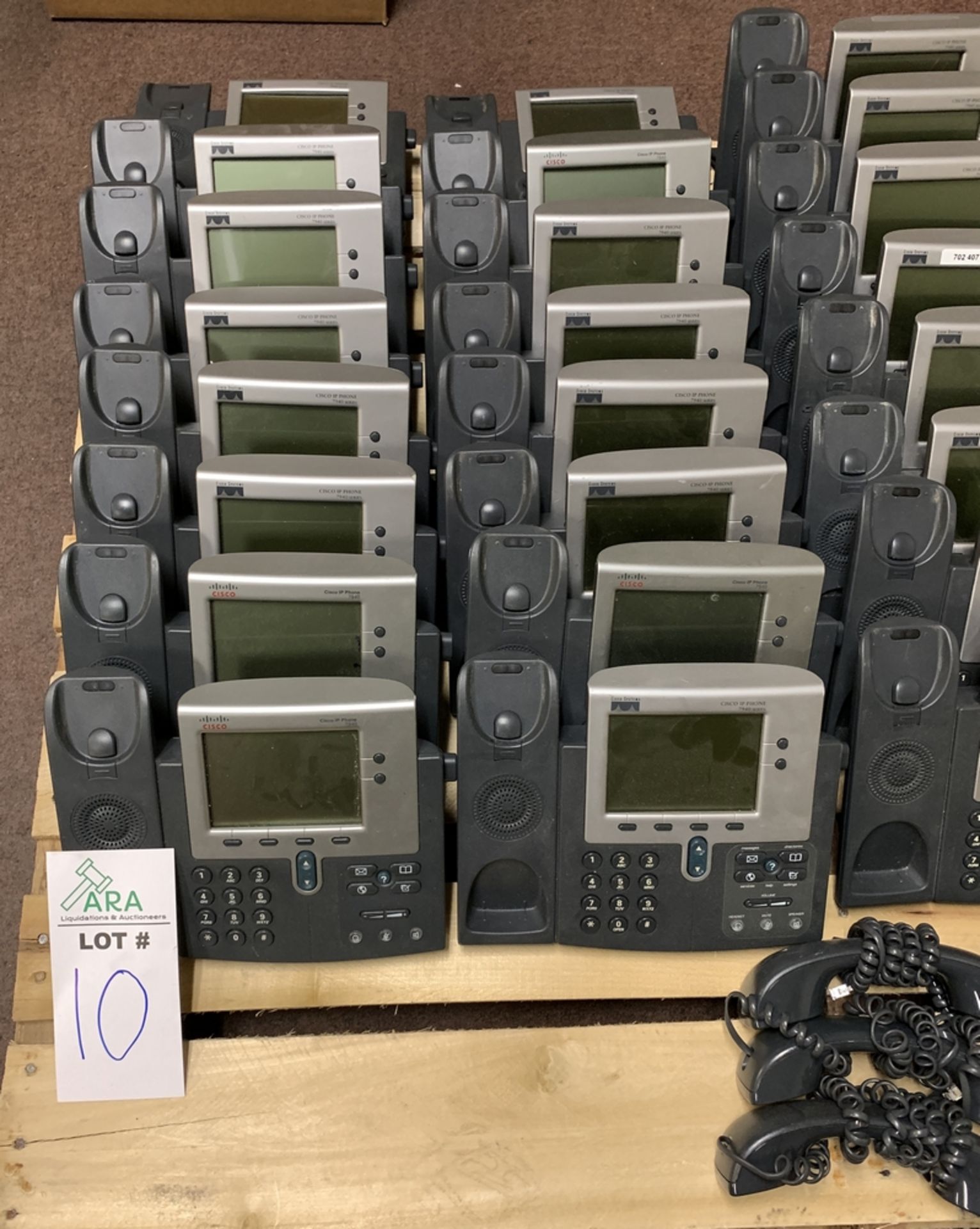 24 CISCO PHONE SYSTEMS - MODEL 7940 - INCLUDING HANDSETS ALL ITEMS ARE SOLD AS IS UNTESTED BUT - Image 3 of 4