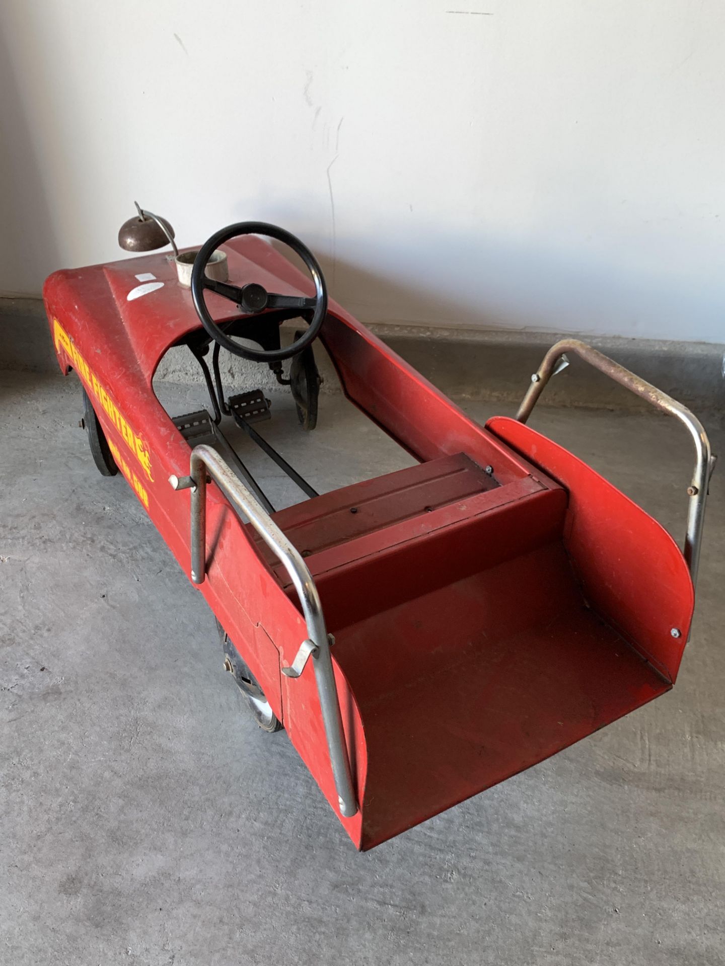 Vintage Fire Engine Truck, Children's Pedal Riding Car, AMF Fire Fighter - Image 4 of 8