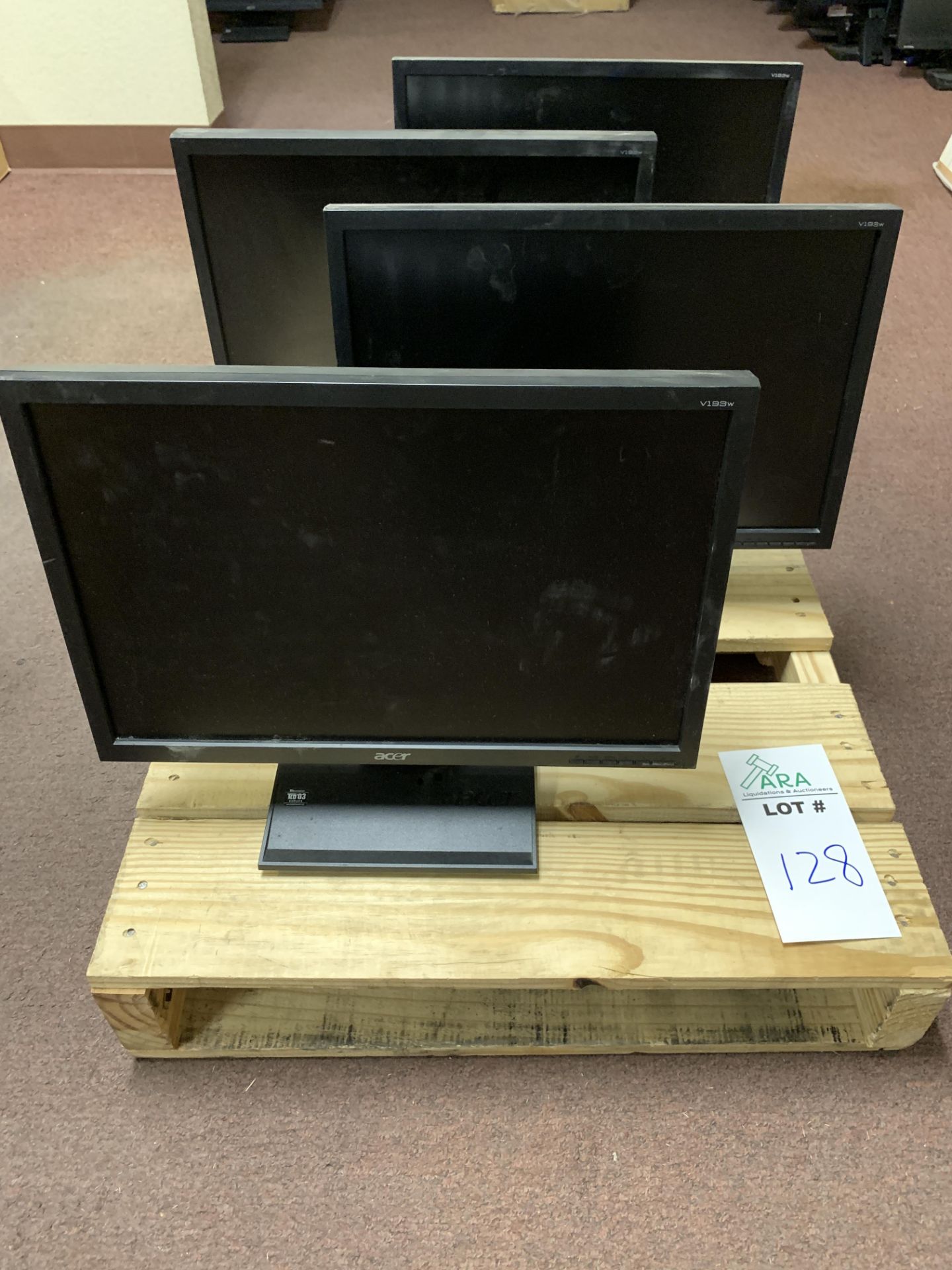 4 ACER V193W MONITORS.  ALL ITEMS ARE SOLD AS IS UNTESTED BUT CAME FROM A WORKING ENVIRONMENT. NOT - Image 3 of 4