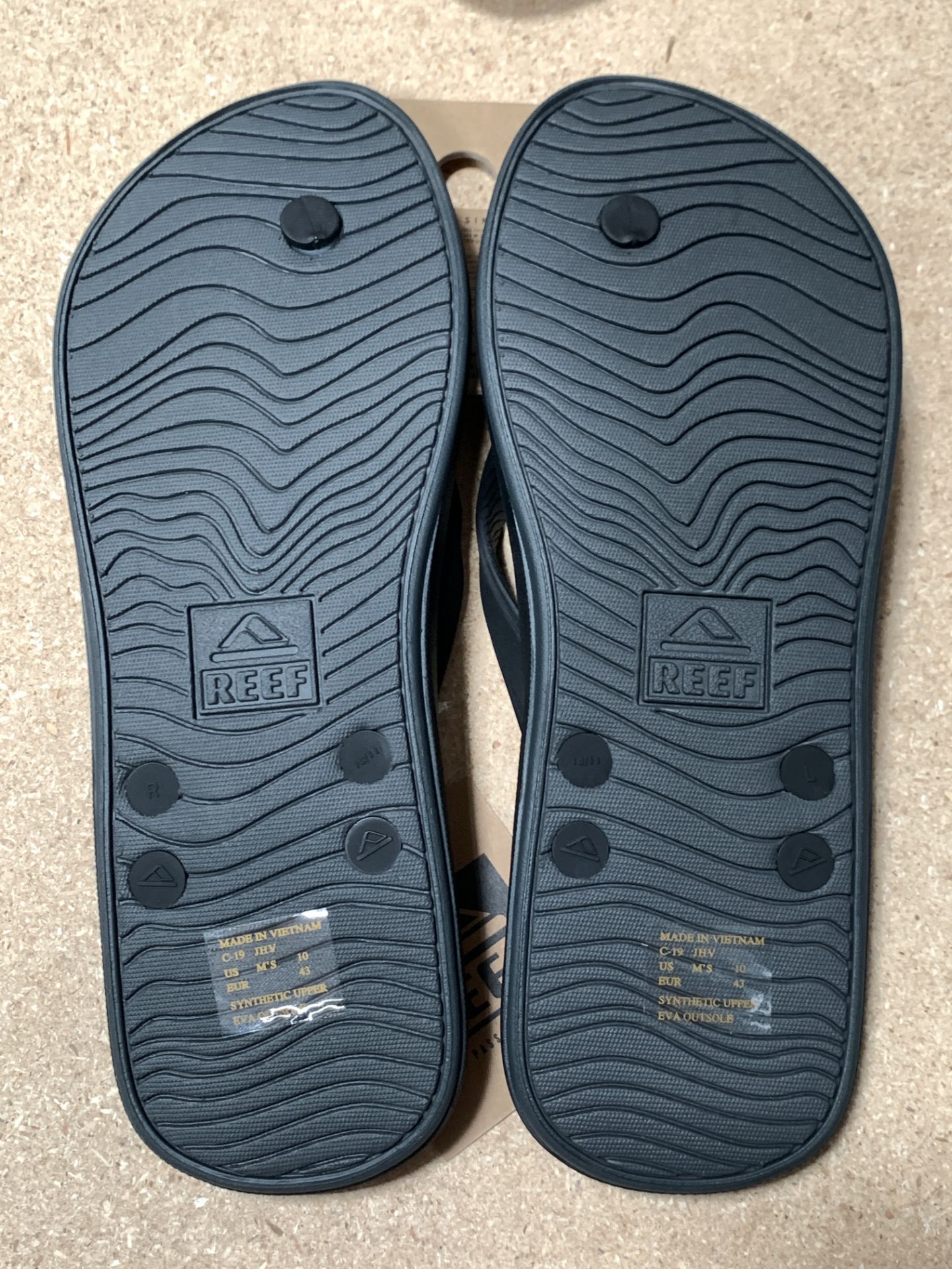 9 Pairs REEF Flip Flop Sandals, Men's, New w. Tags, Various styles and sizes, (Retail $399) - Image 8 of 8
