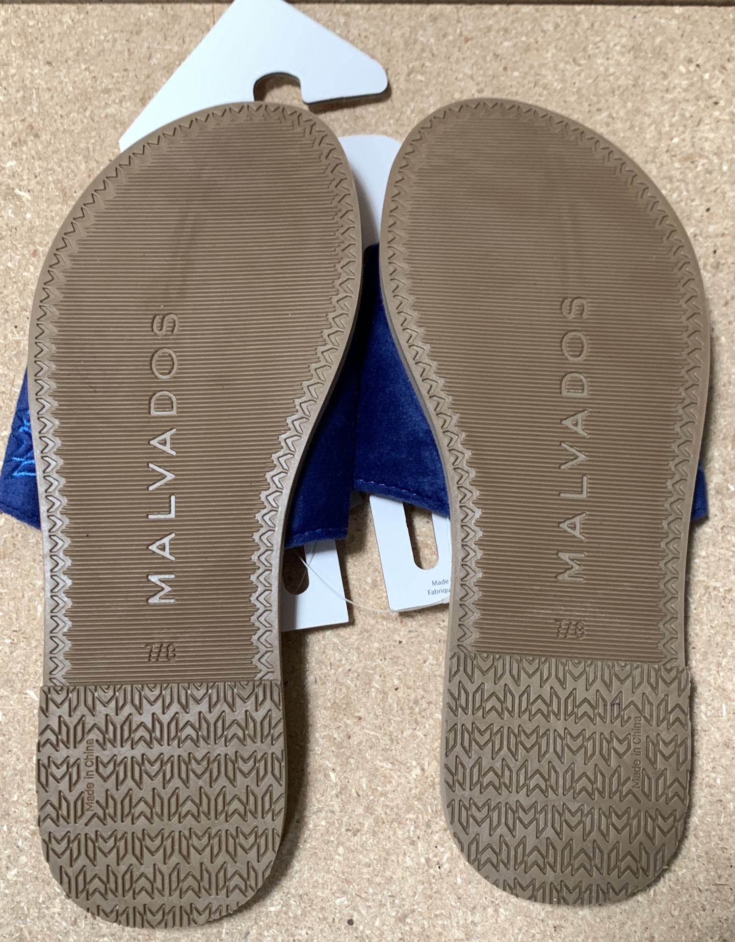 8 Pairs Malvados Flip Flop Sandals, New with Tags, Various Sizes, Icon Taylor Plush (Retail $368) - Image 4 of 5