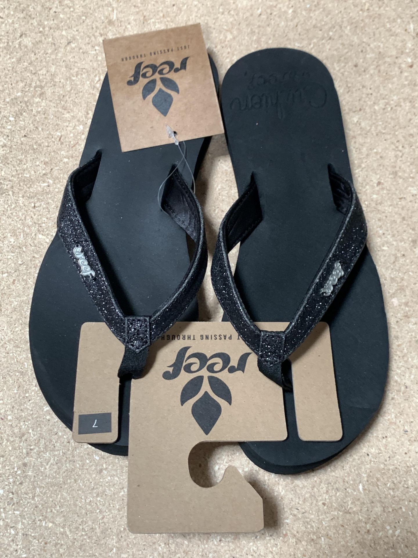6 Pairs REEF Flip Flop Sandals, Star Cushion Black, New w. Tags, Various Sizes (Retail $282) - Image 3 of 5