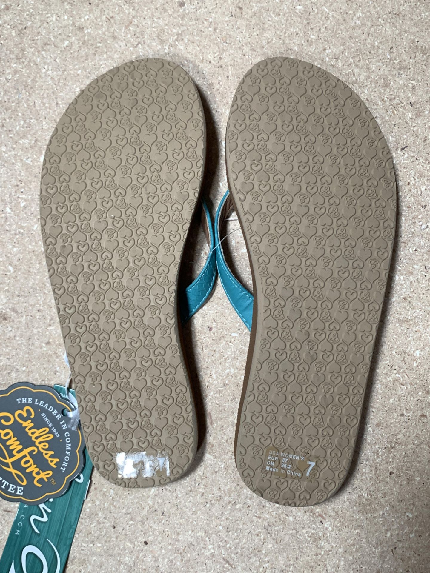 7 Pairs Cobian Flip Flop Sandals, New w. Tags, Various Styles and Sizes (Retail $251) - Image 4 of 6