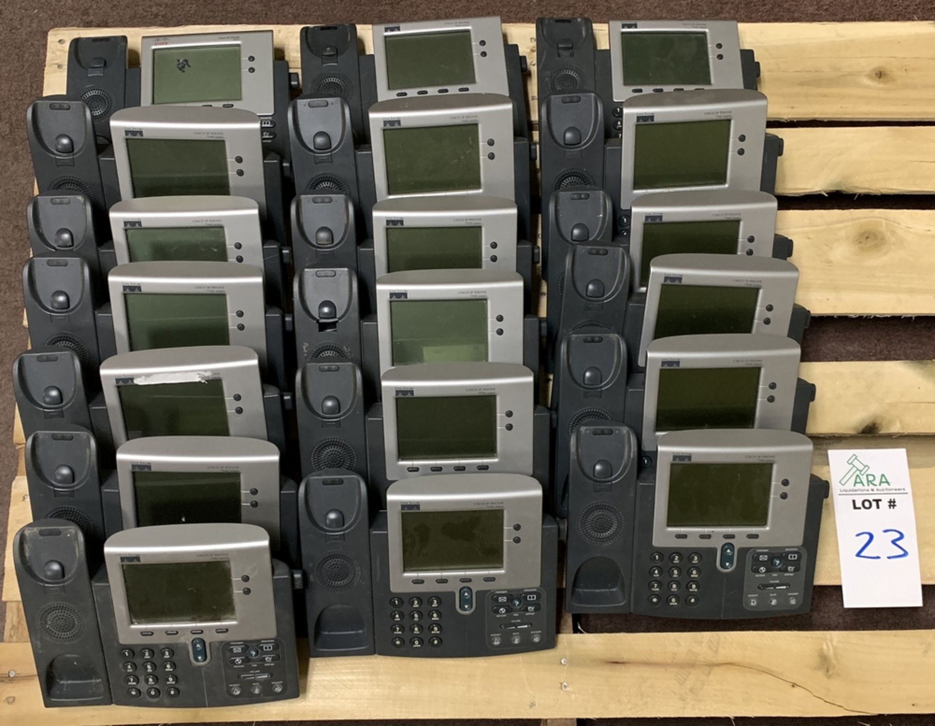 19 CISCO PHONE SYSTEMS - MODEL 7940 ALL ITEMS ARE SOLD AS IS UNTESTED BUT CAME FROM A WORKING