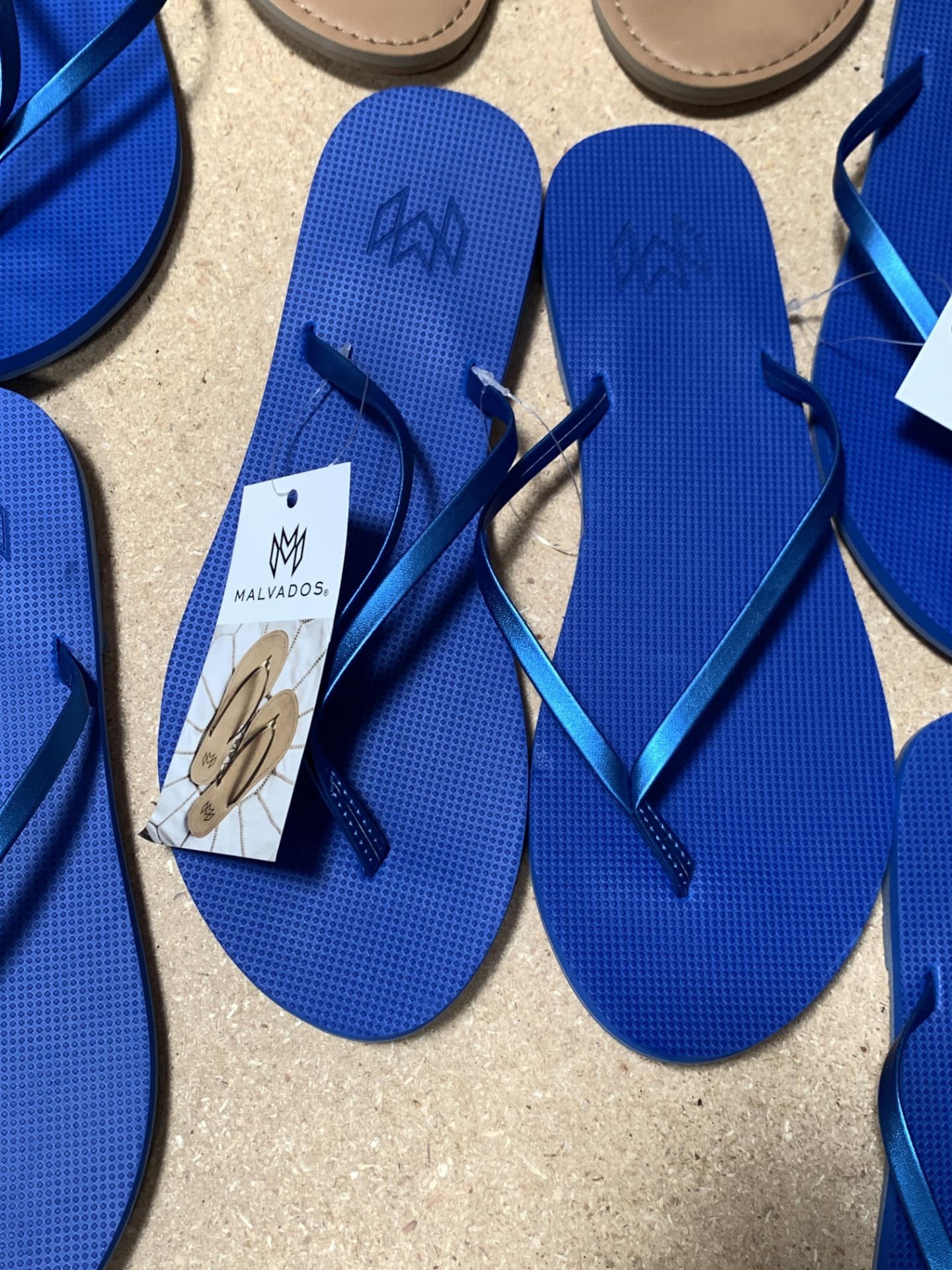 8 Pairs Malvados Flip Flip Sandals, New, Various Sizes. Lux Grace and Icon Tori (Retail Value $337) - Image 6 of 8