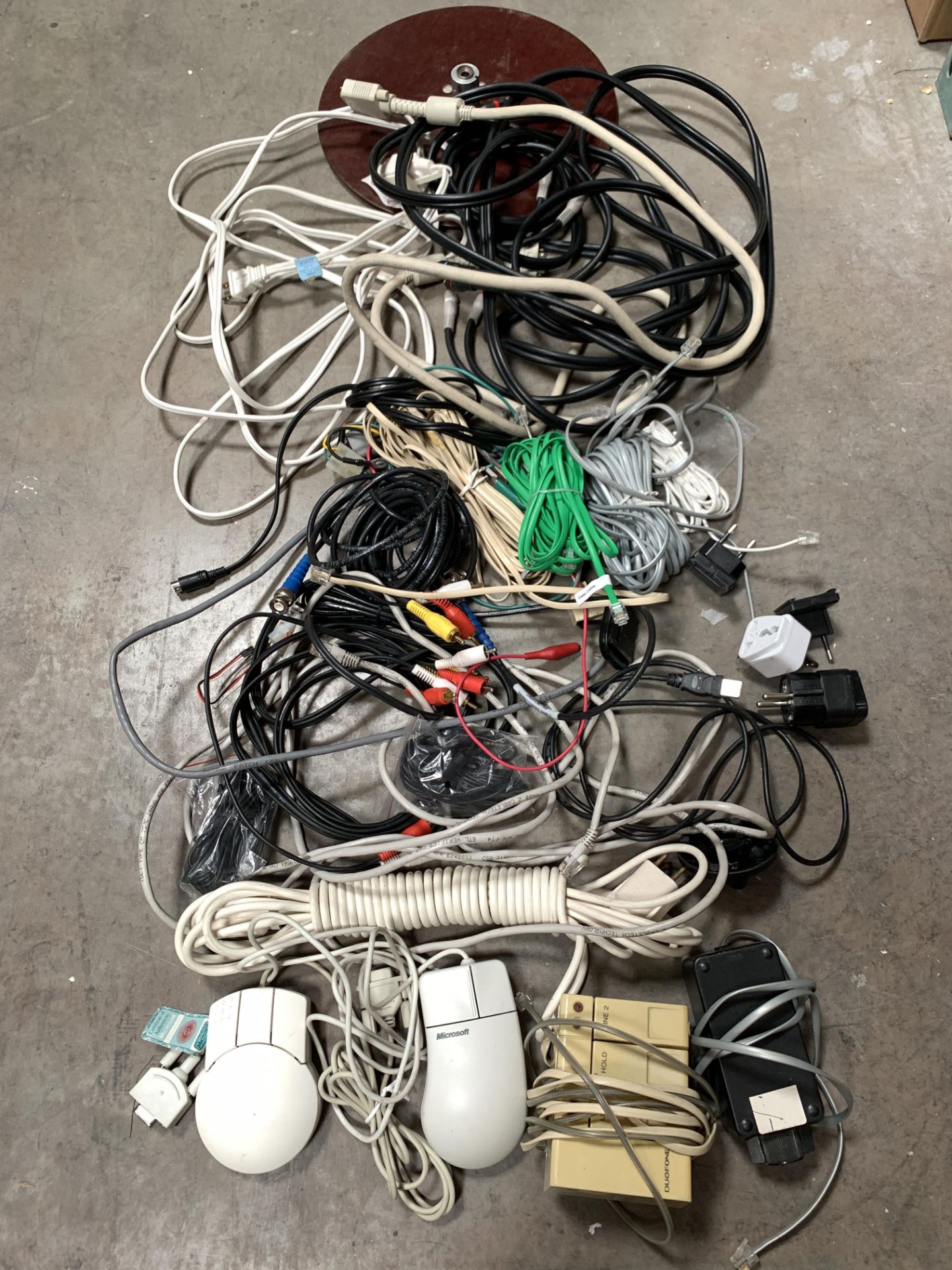 Mixed lot of cables, phone cords and parts, and mouse components