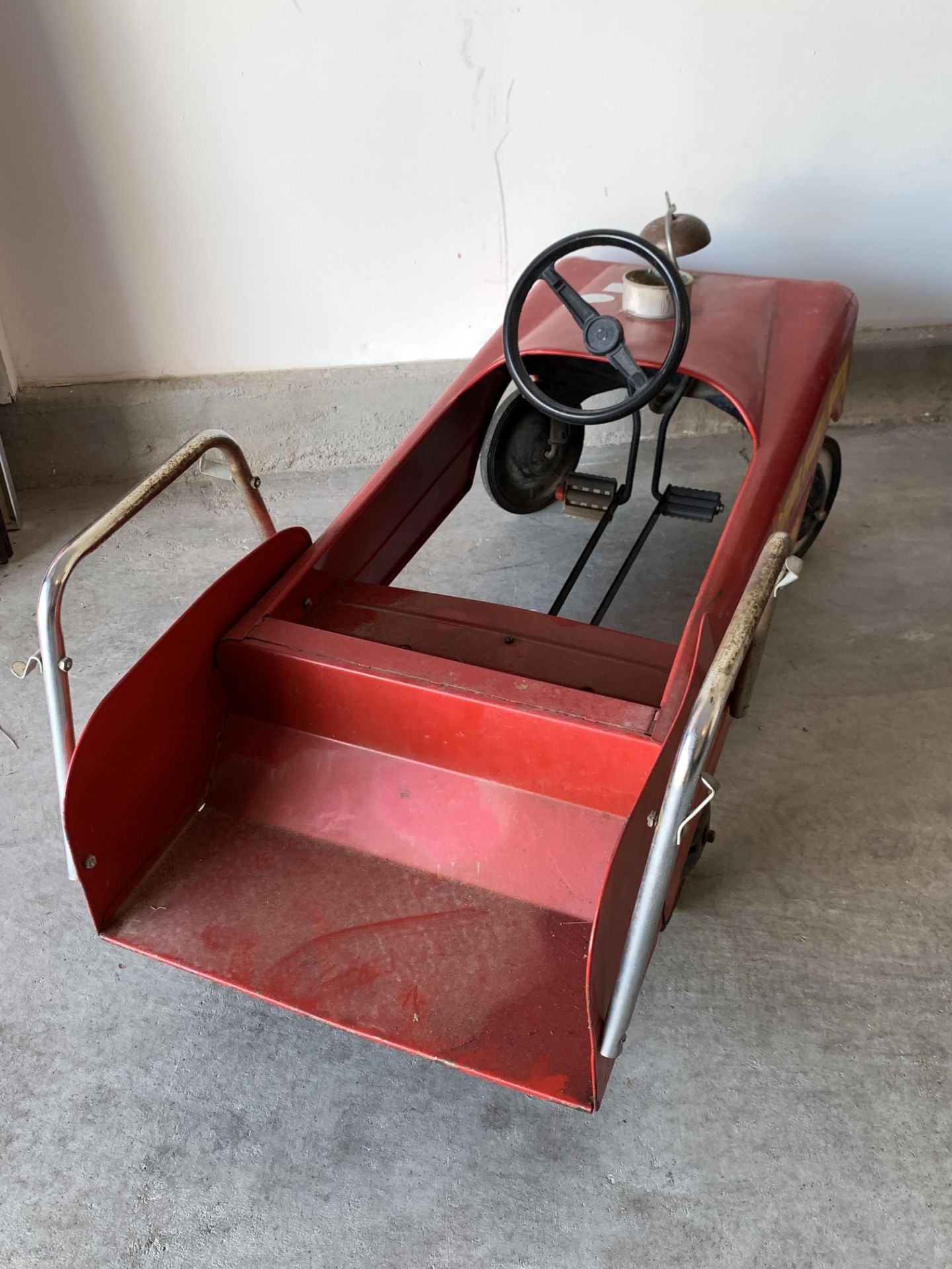 Vintage Fire Engine Truck, Children's Pedal Riding Car, AMF Fire Fighter - Image 5 of 8