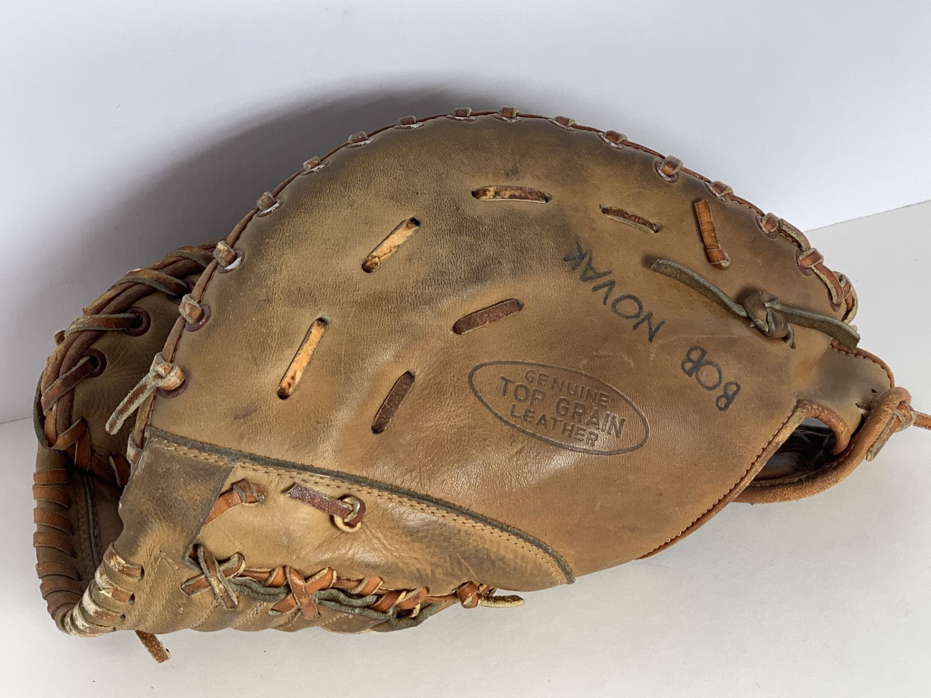 Vintage Baseball Glove and 2 Balls, Sports Memorabilia, Corsair Genuine Top Grain Leather - Image 3 of 6