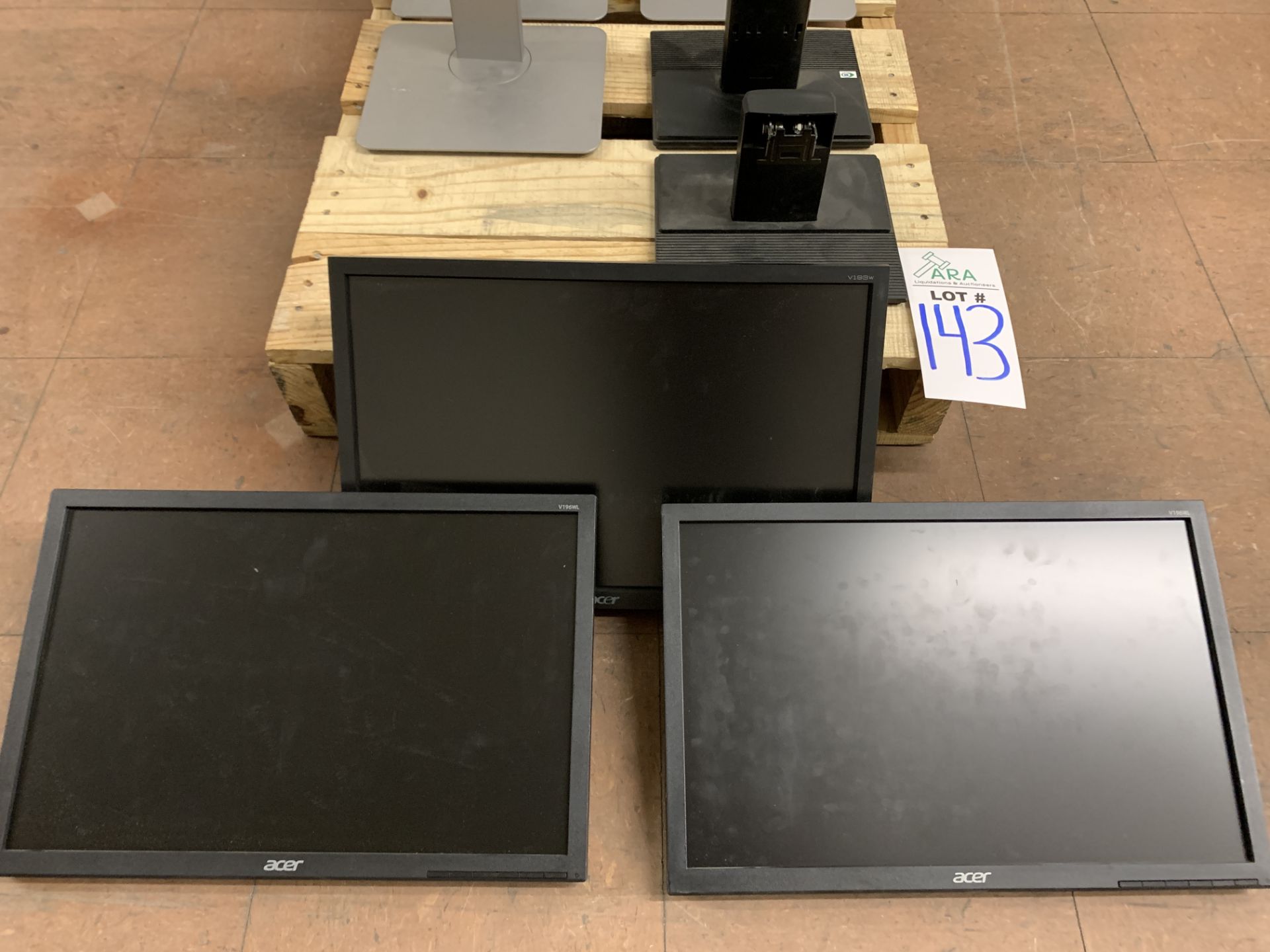 3 DELL MONITORS AND 7 MONITOR STANDS. 2x DELL V196WL AND 1x DELL 193WALL ITEMS ARE SOLD AS IS - Image 2 of 3