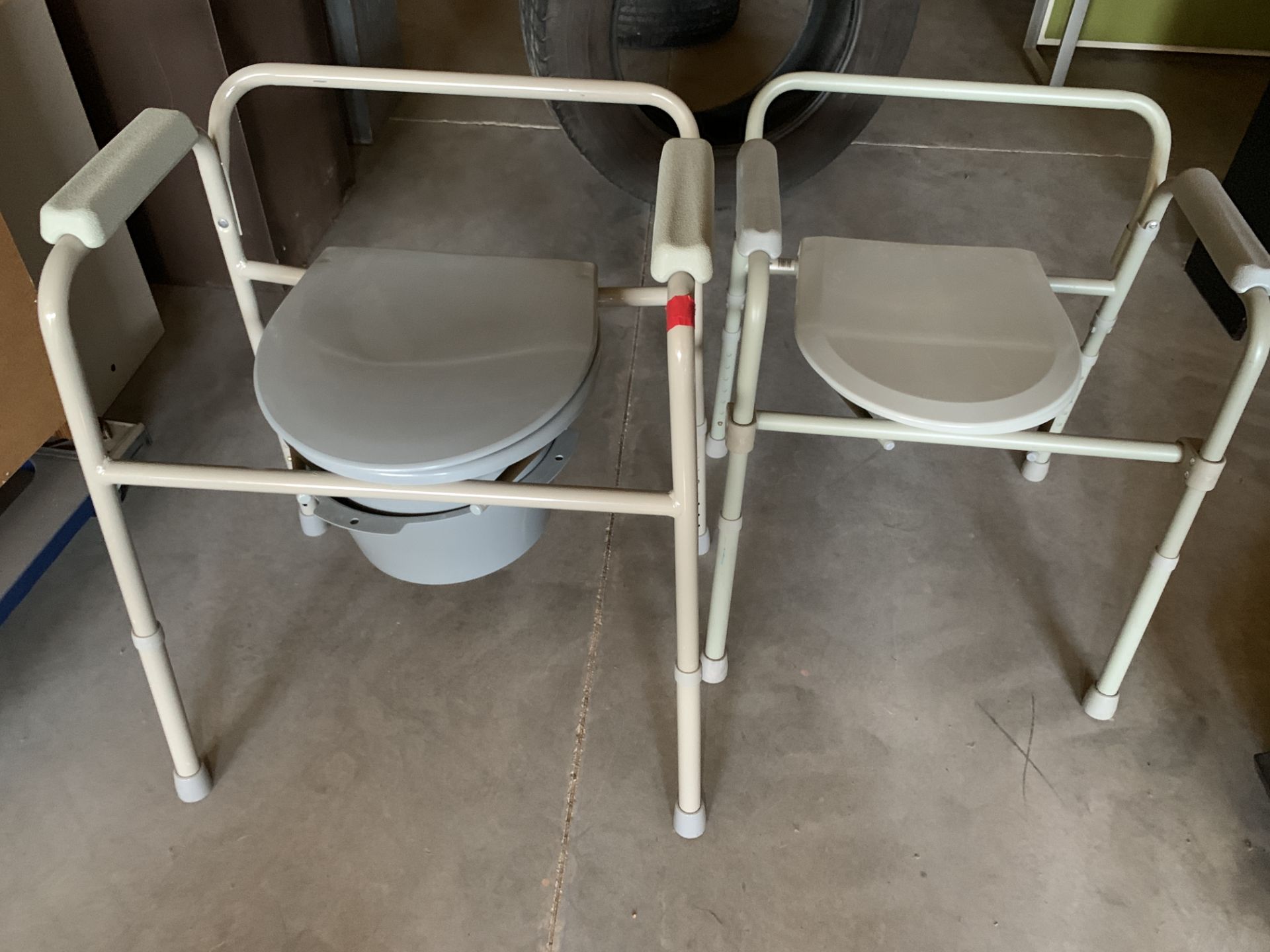 2 Toilet Assistance Seats with Handles - Image 2 of 4