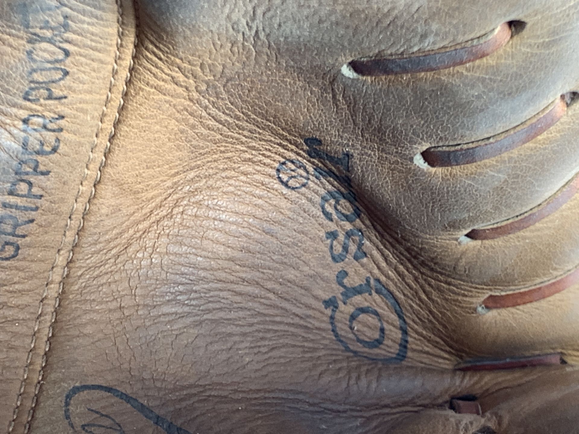 Vintage Baseball Glove and 2 Balls, Sports Memorabilia, Corsair Genuine Top Grain Leather - Image 4 of 6