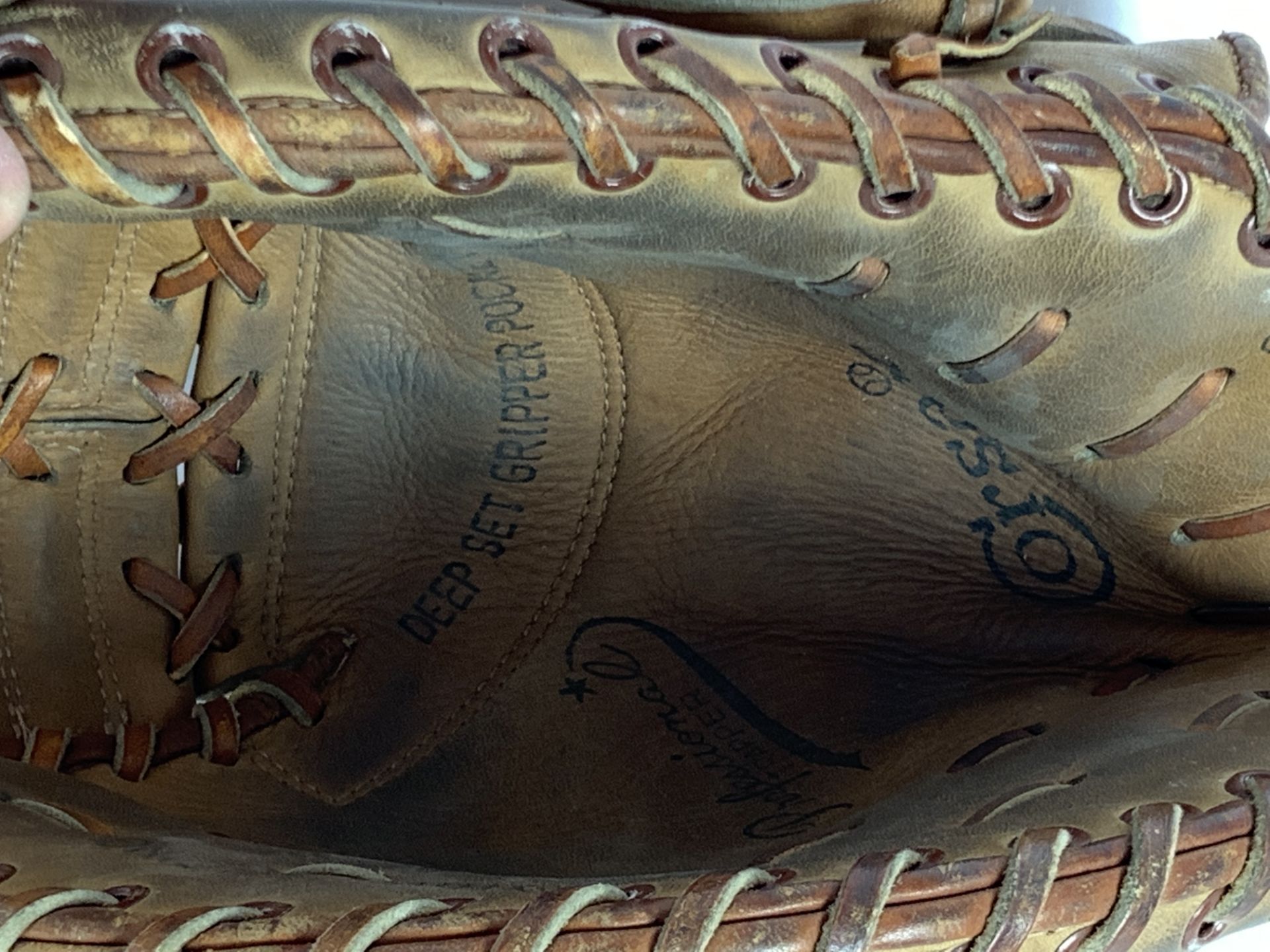 Vintage Baseball Glove and 2 Balls, Sports Memorabilia, Corsair Genuine Top Grain Leather - Image 5 of 6