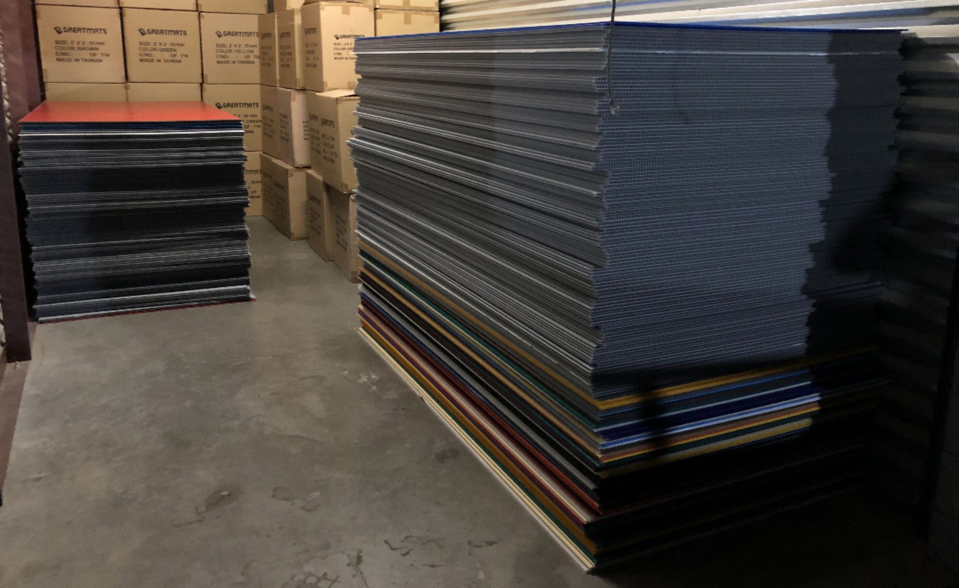 Lot of 250+ of 8'x4' Corrugated Plastic Sheets, Wholesale Value $10,000+ **Las Vegas Pick Up - Image 2 of 6