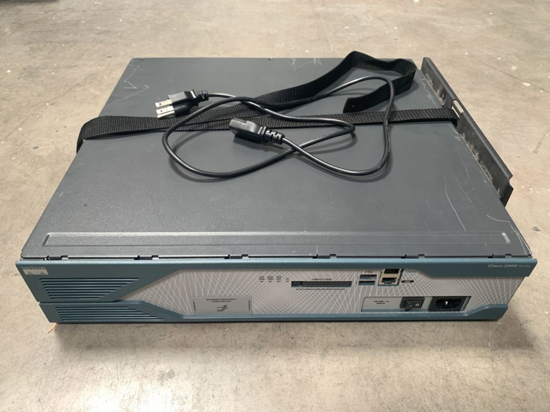 Cisco 2800 Series 2821 Integrated Services Router with Power Cable & StandWorking when last used
