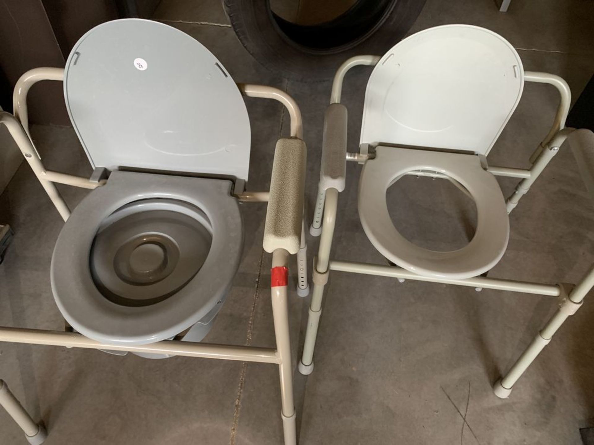 2 Toilet Assistance Seats with Handles - Image 3 of 4